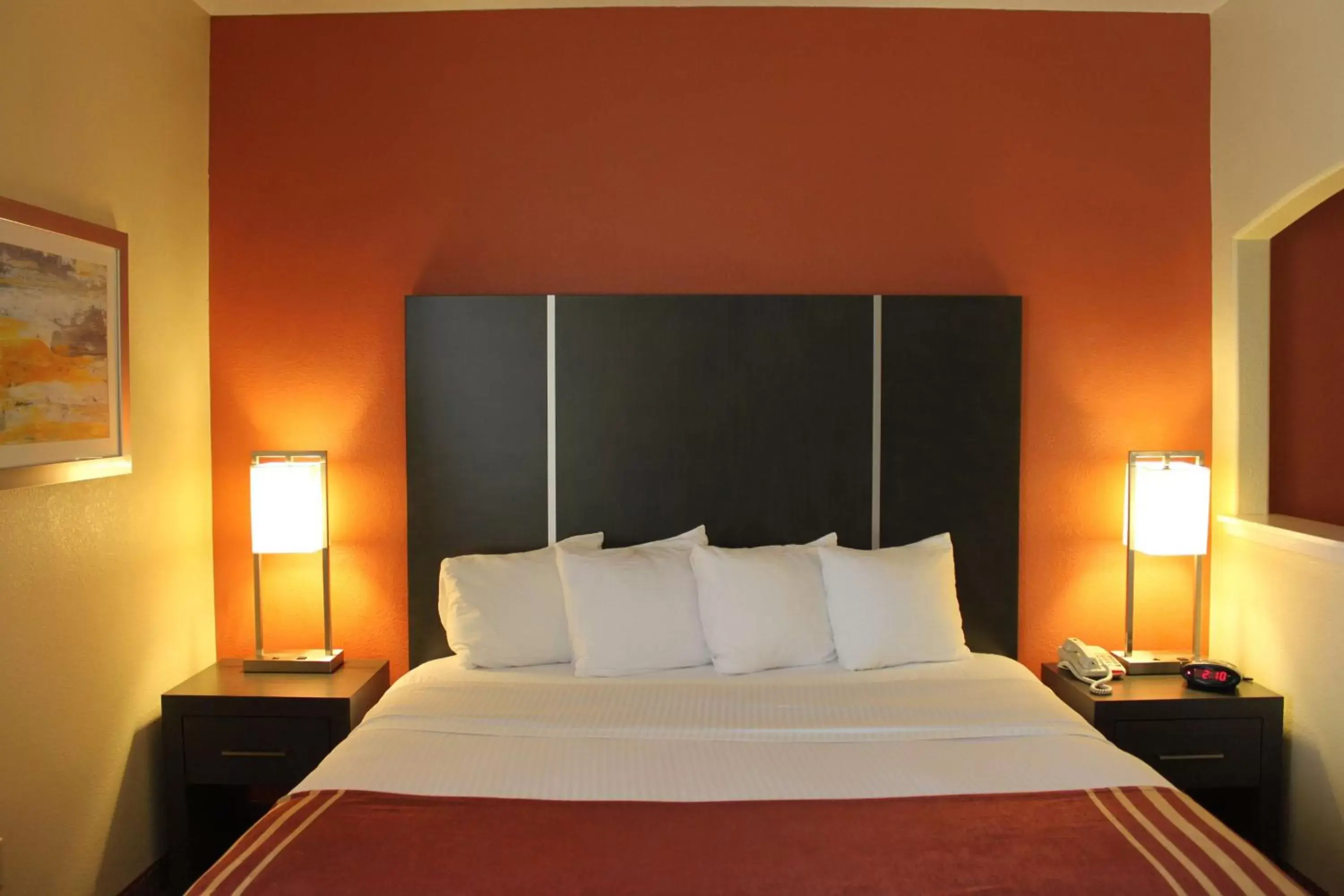Photo of the whole room, Bed in Best Western Plus North Houston Inn & Suites