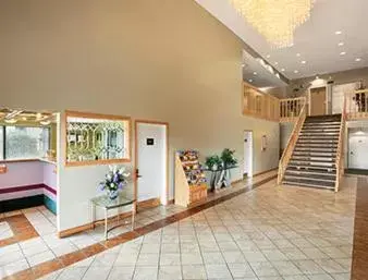 Lobby or reception, Lobby/Reception in Super 8 by Wyndham Columbia City
