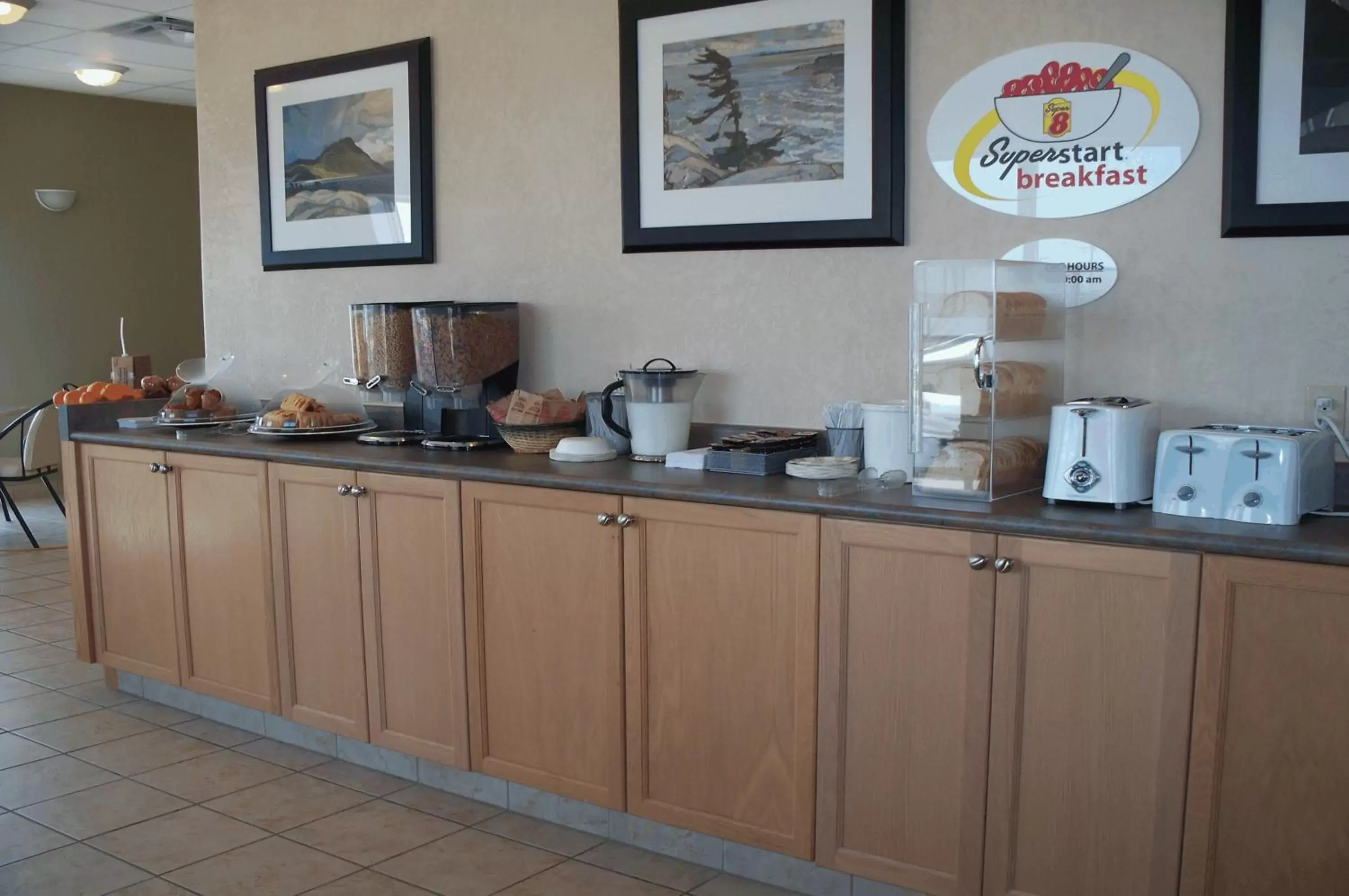 Food, Restaurant/Places to Eat in Super 8 by Wyndham Pincher Creek AB