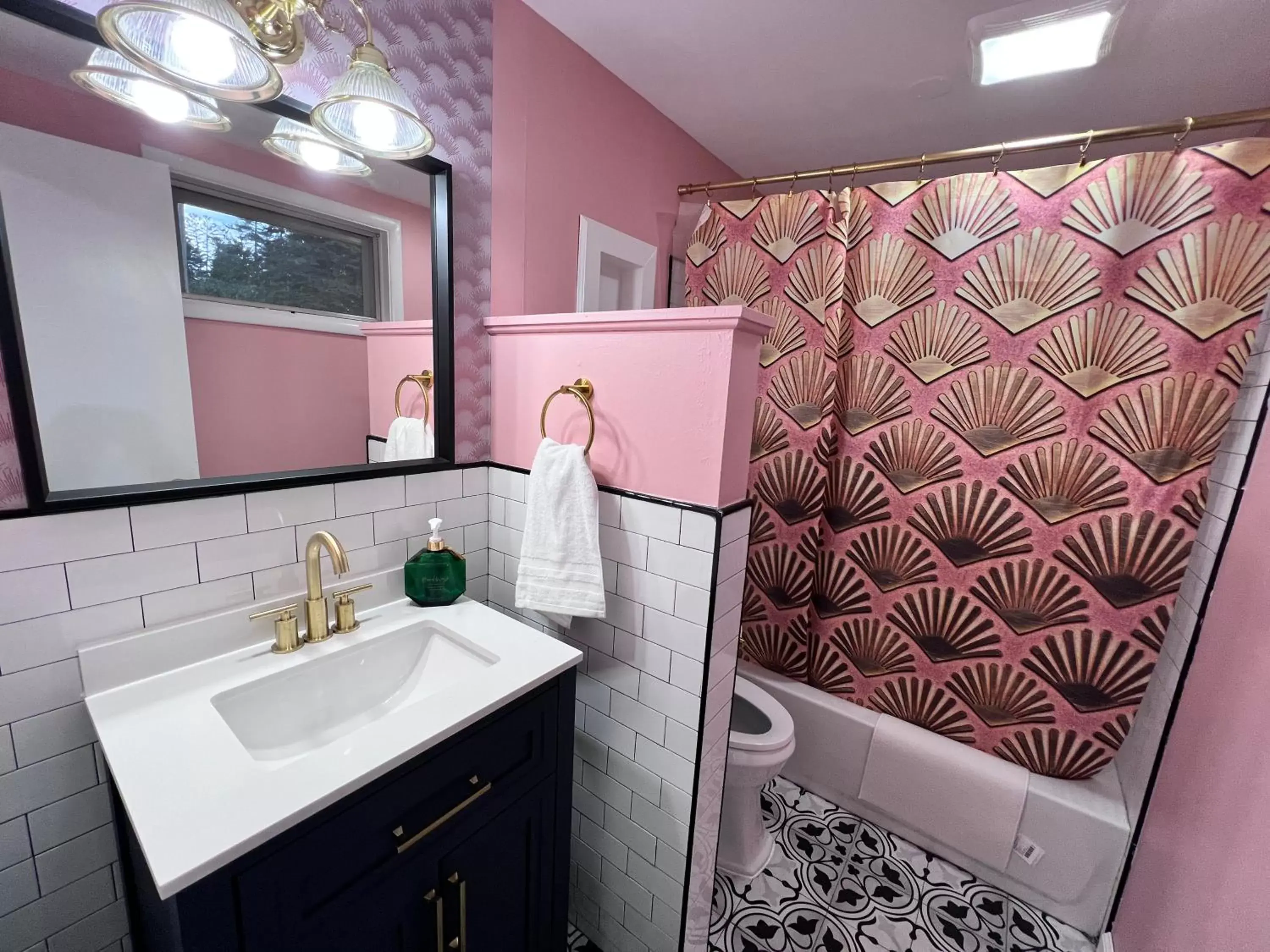 Bathroom in Great Gatsby Motel In