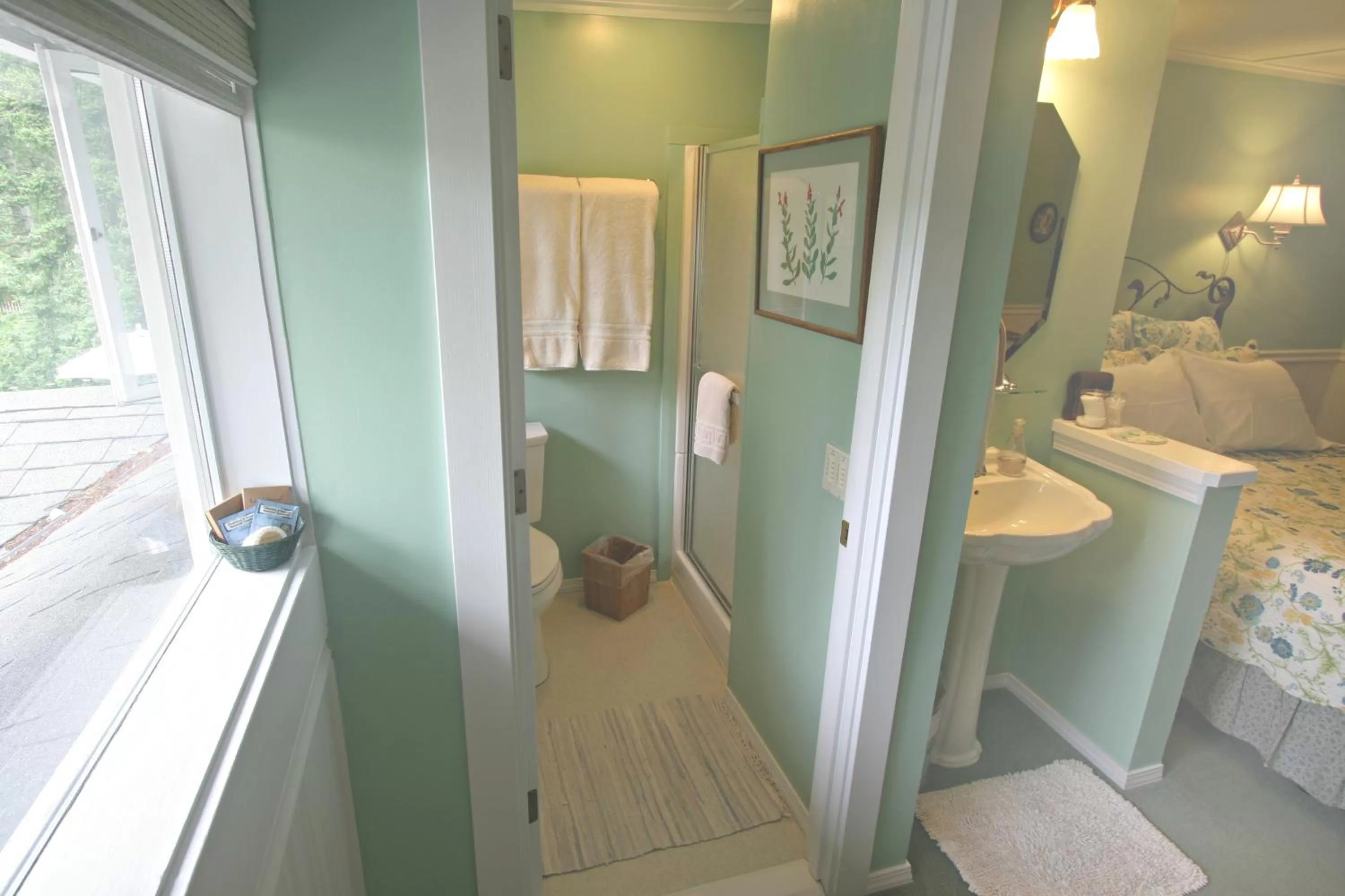 Bathroom in Kangaroo House Bed & Breakfast