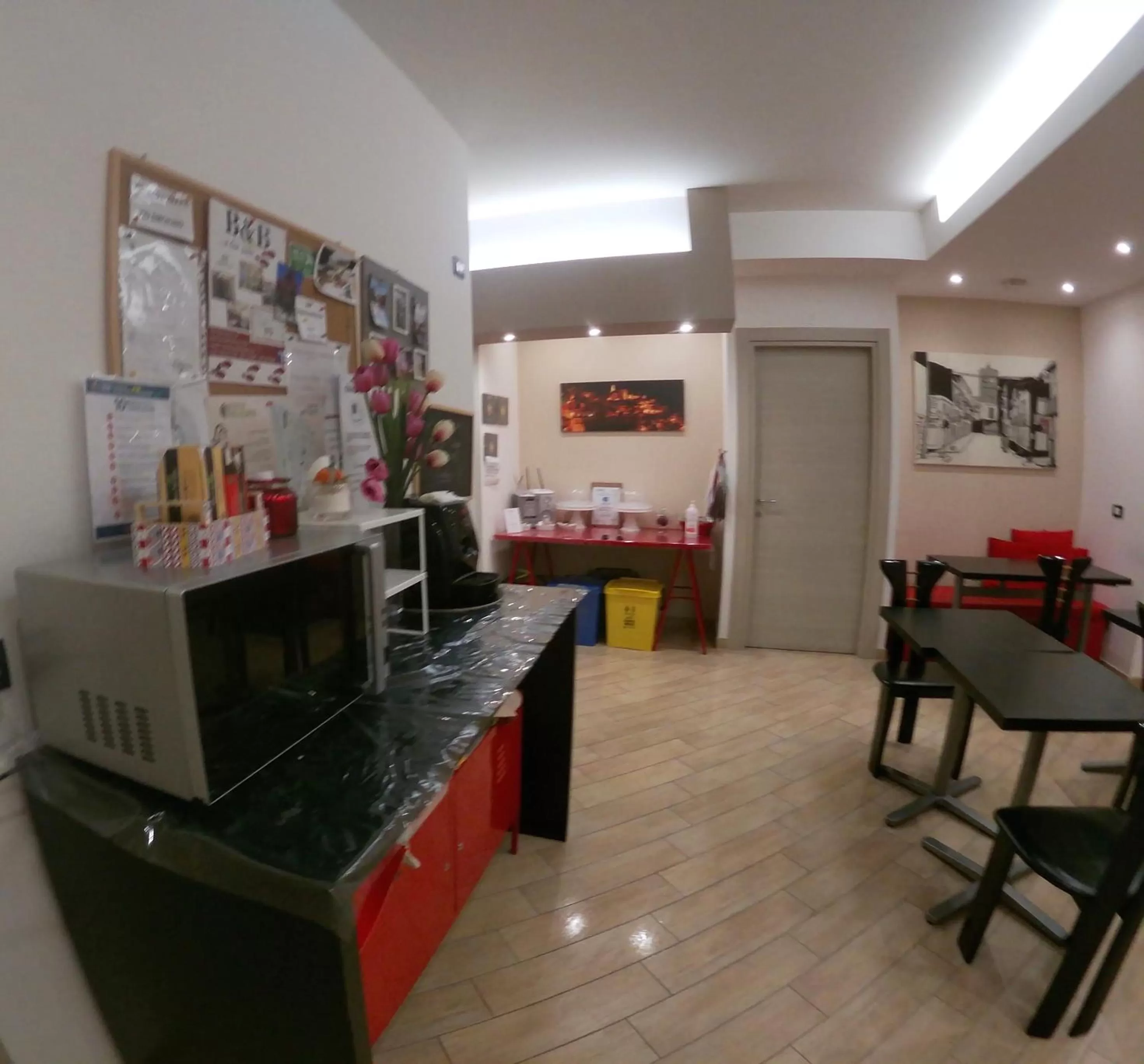 Lobby or reception, Kitchen/Kitchenette in B&B A Due Passi