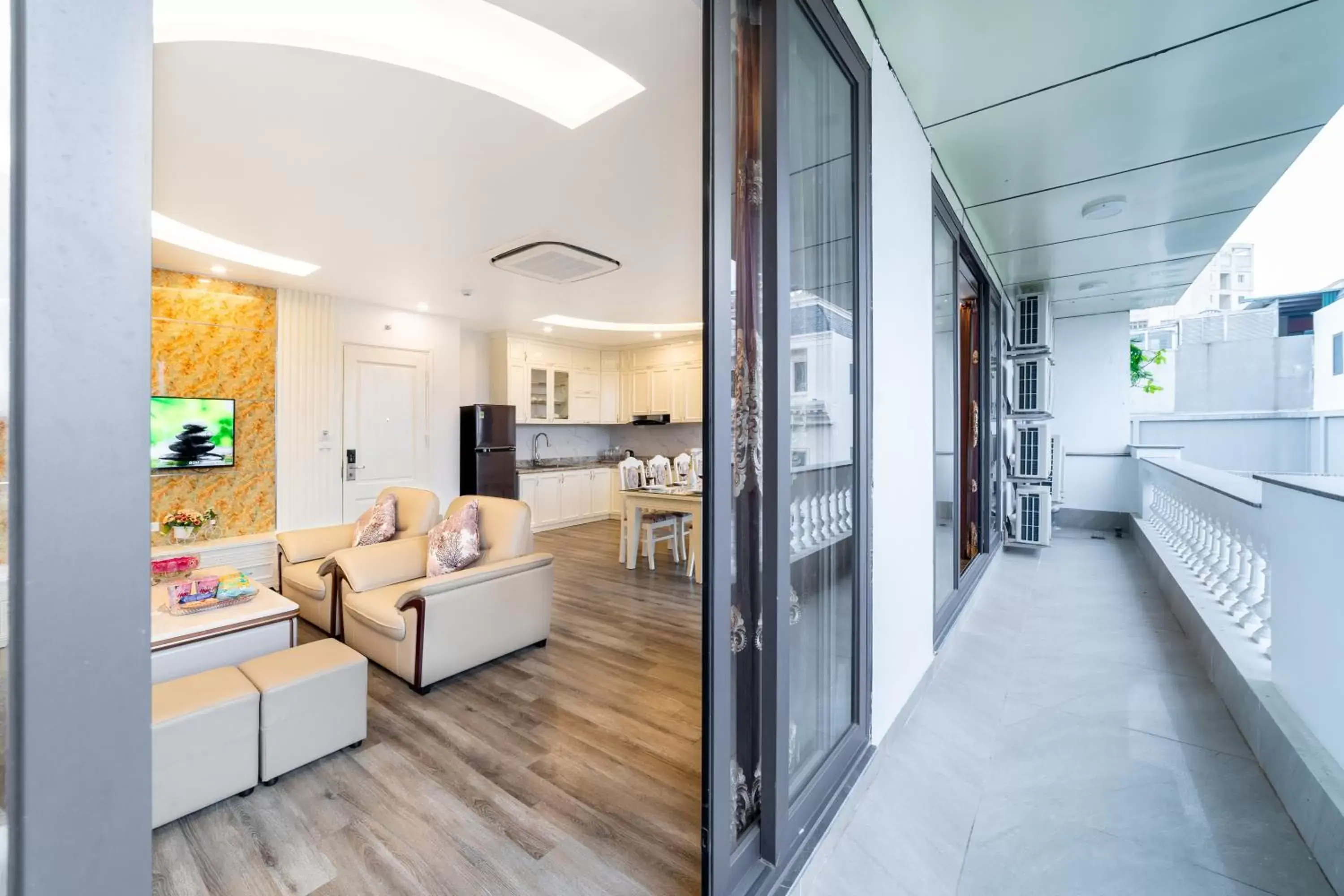 Balcony/Terrace, Bed in Rosee Apartment Hotel Balcony/Terrace, Bed in Rosee Apartment Hotel