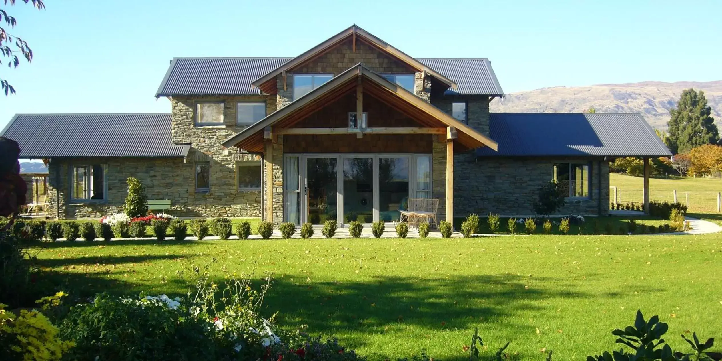 Property Building in Golfcourse Road Chalets and Lodge