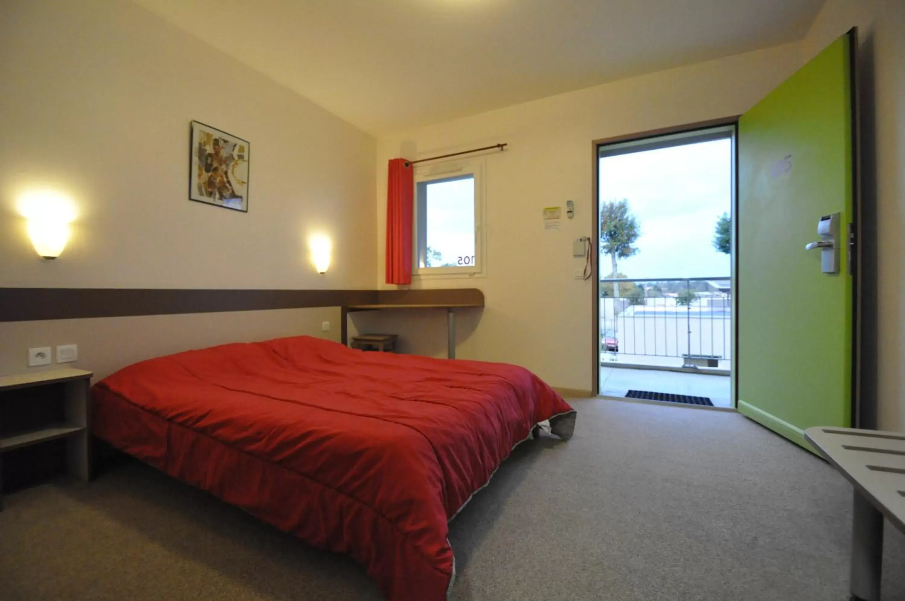 Shower, Bed in Hôtel Eco Chic Shower, Bed in Hôtel Eco Chic