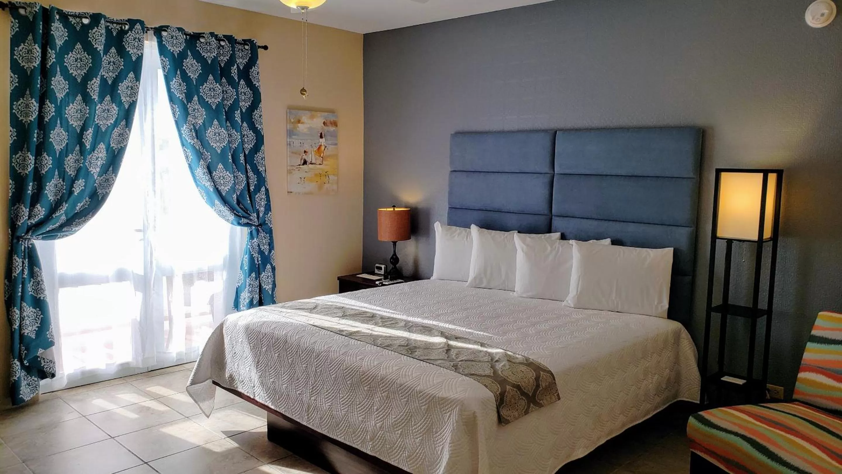 Photo of the whole room, Bed in Combate Beach Resort