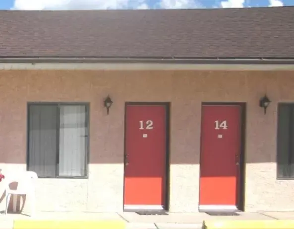 Facade/entrance in Color Country Motel