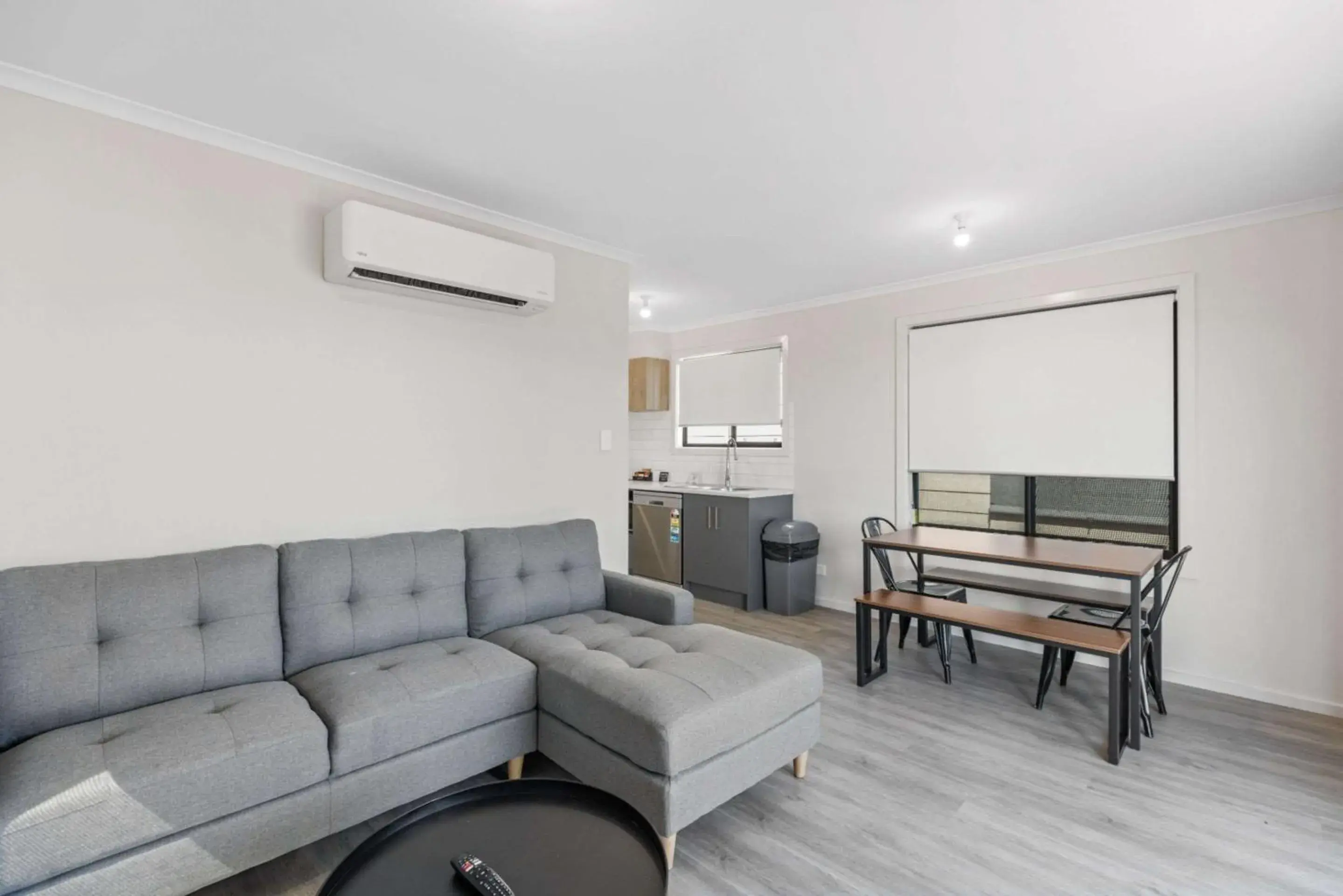 Bedroom, Seating Area in COMFORT INN MANHATTAN - ADELAIDE