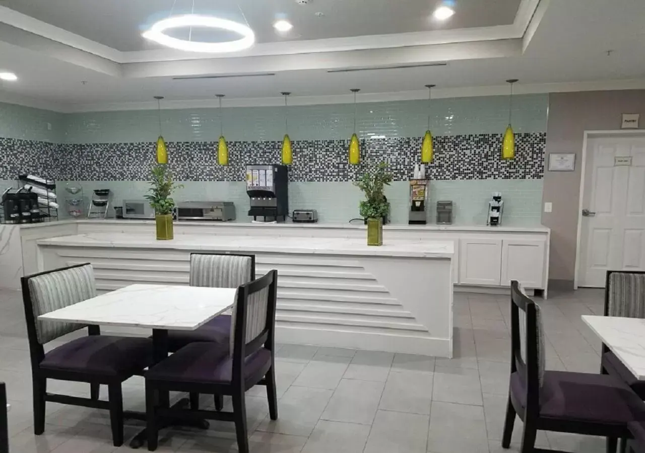 Breakfast in La Quinta by Wyndham Houston - Magnolia Breakfast in La Quinta by Wyndham Houston - Magnolia