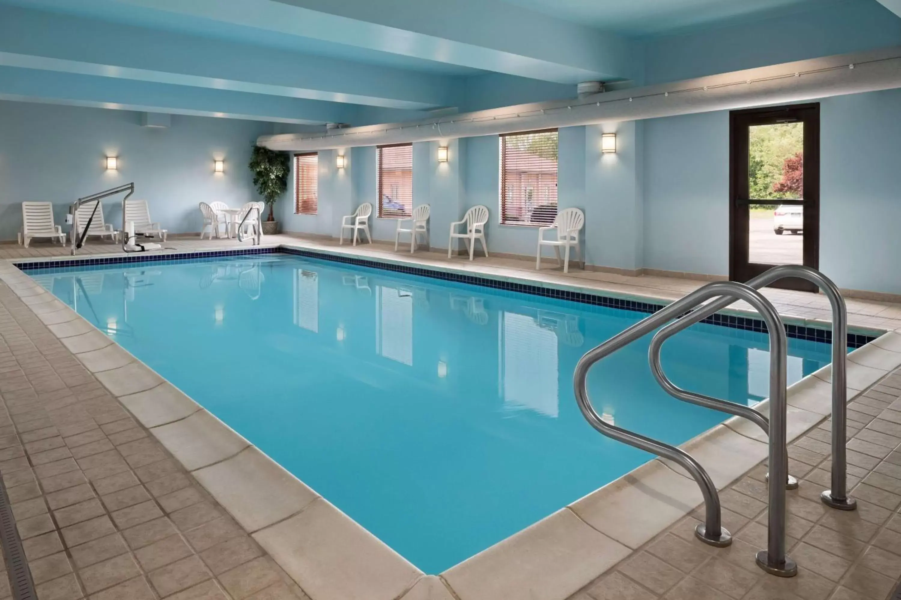 Pool view, Swimming Pool in Hampton Inn Belle Vernon