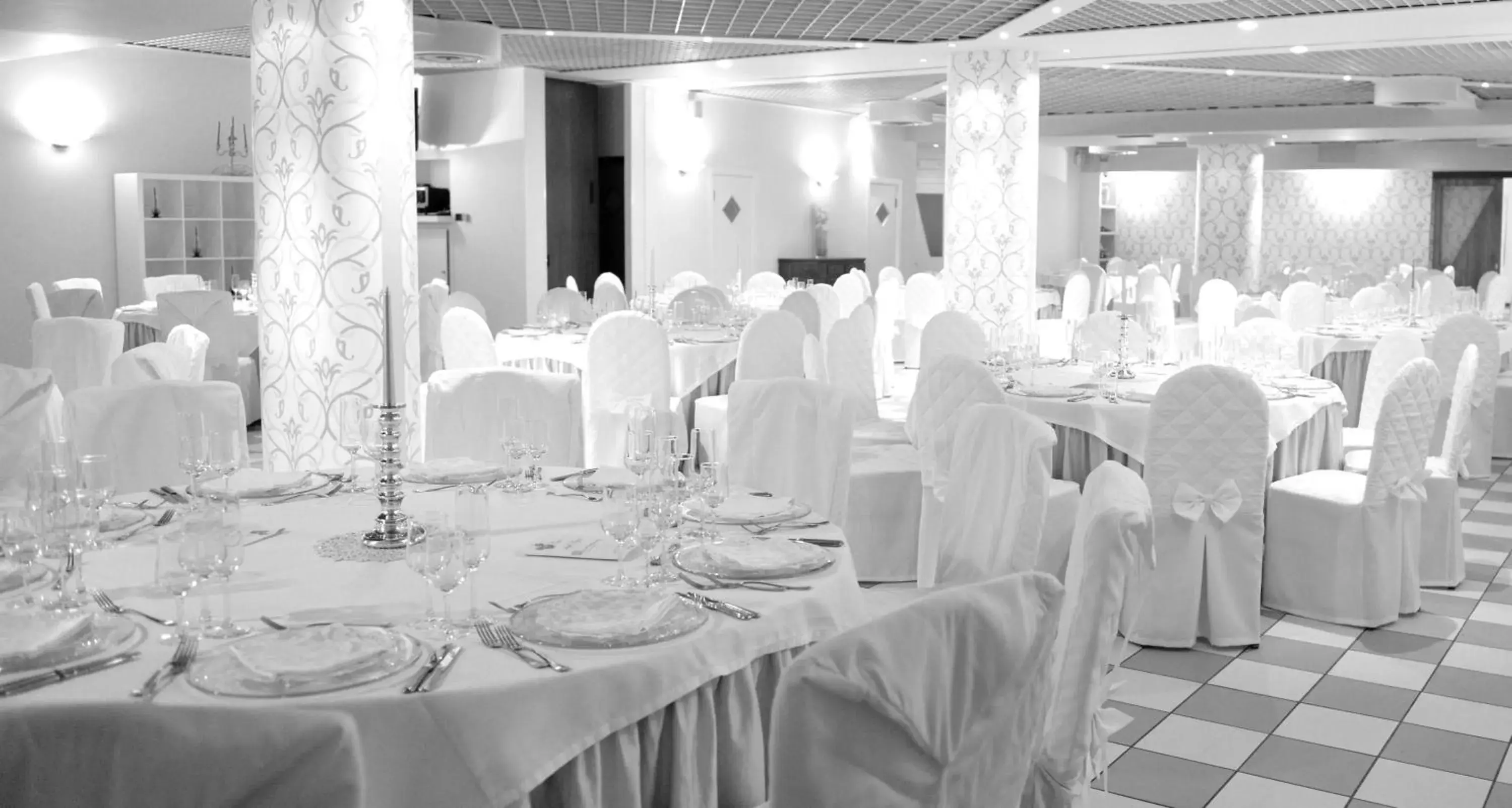 Restaurant/places to eat, Banquet Facilities in Rometta Hotel