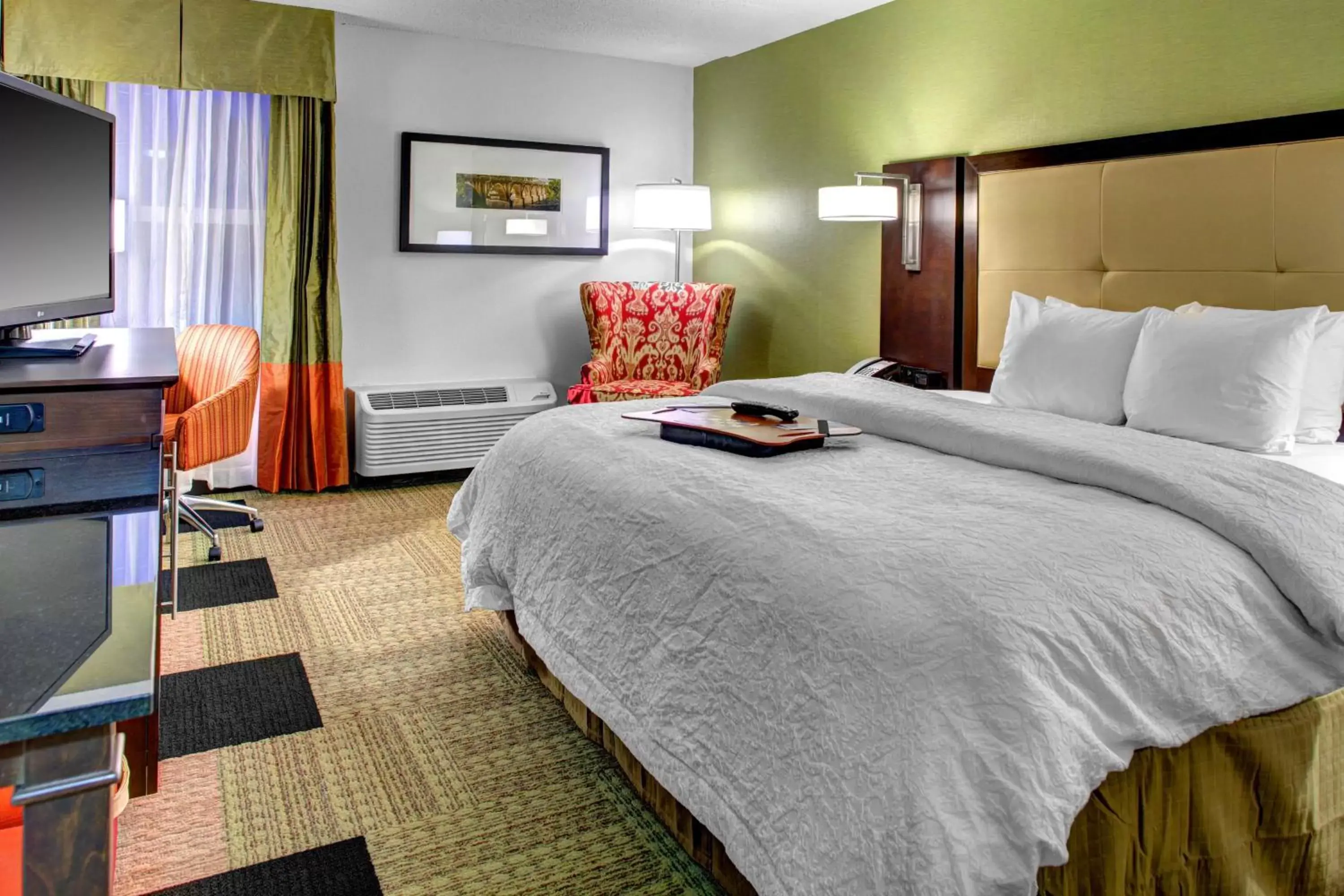 Bed in Hampton Inn Columbia-Downtown Historic District