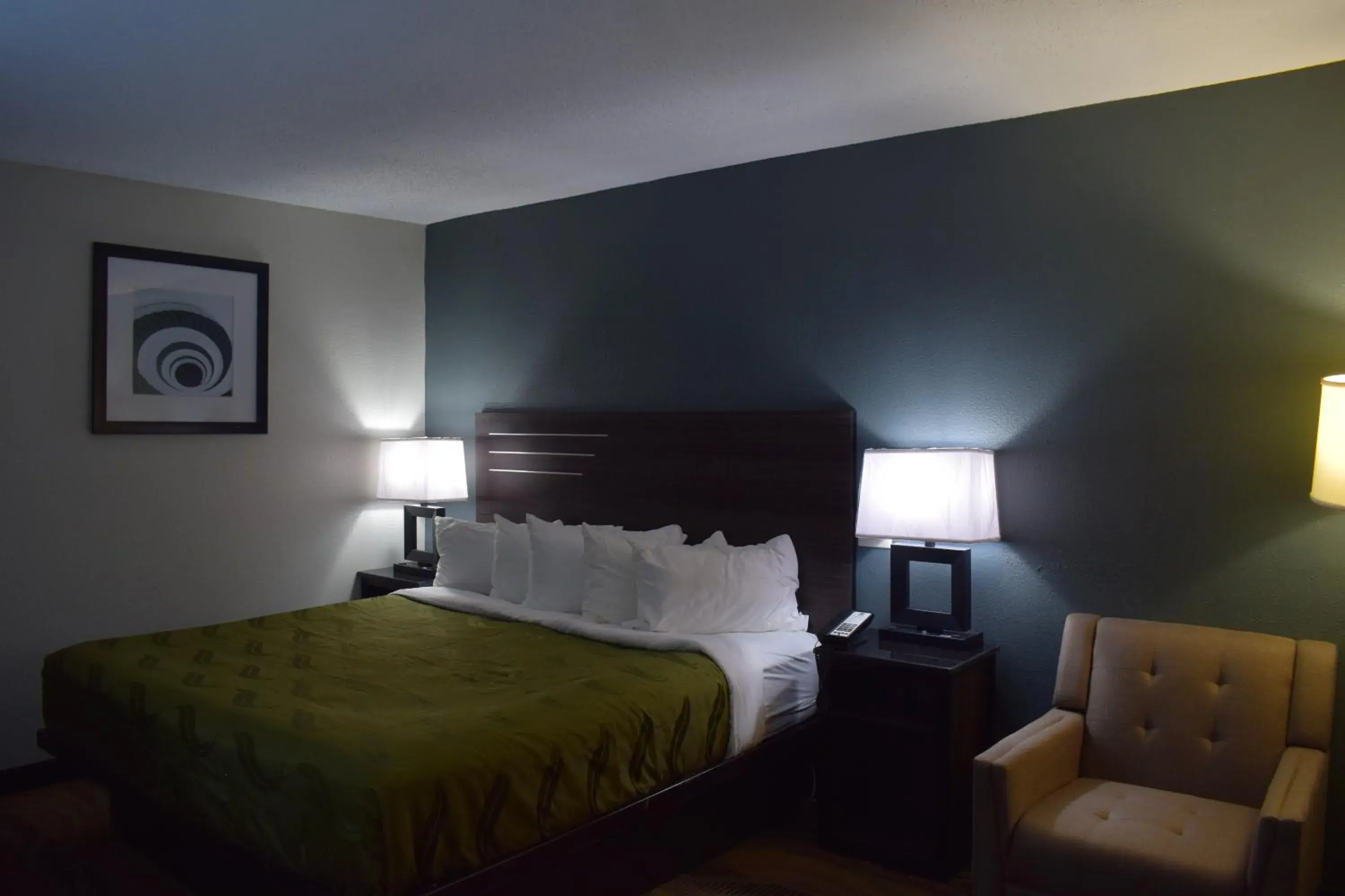 Photo of the whole room, Bed in Quality Inn & Suites