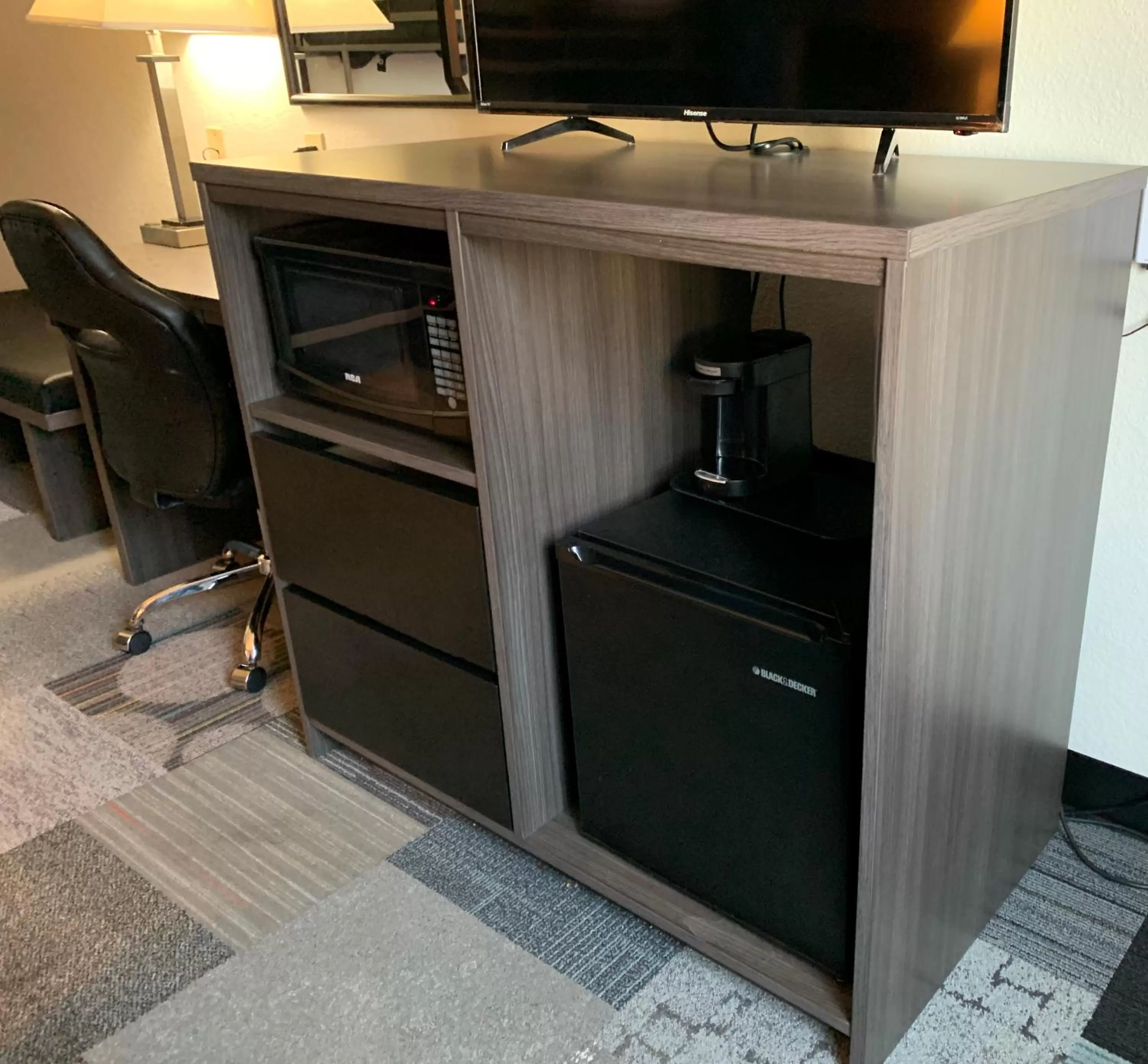 TV and multimedia in Super 8 by Wyndham Spokane Valley