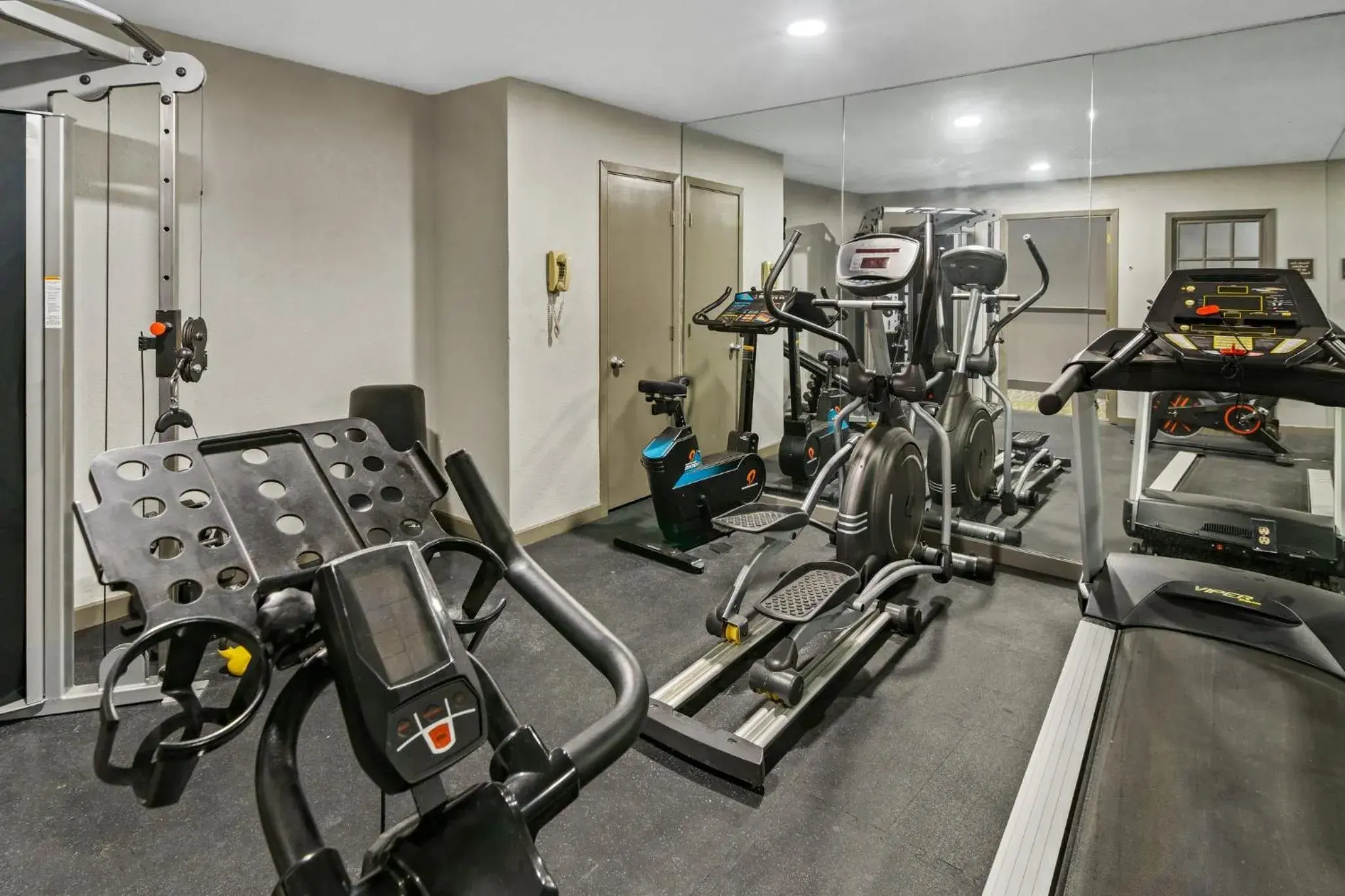 Fitness centre/facilities, Fitness Center/Facilities in Red Roof Inn & Suites Irving - DFW Airport South