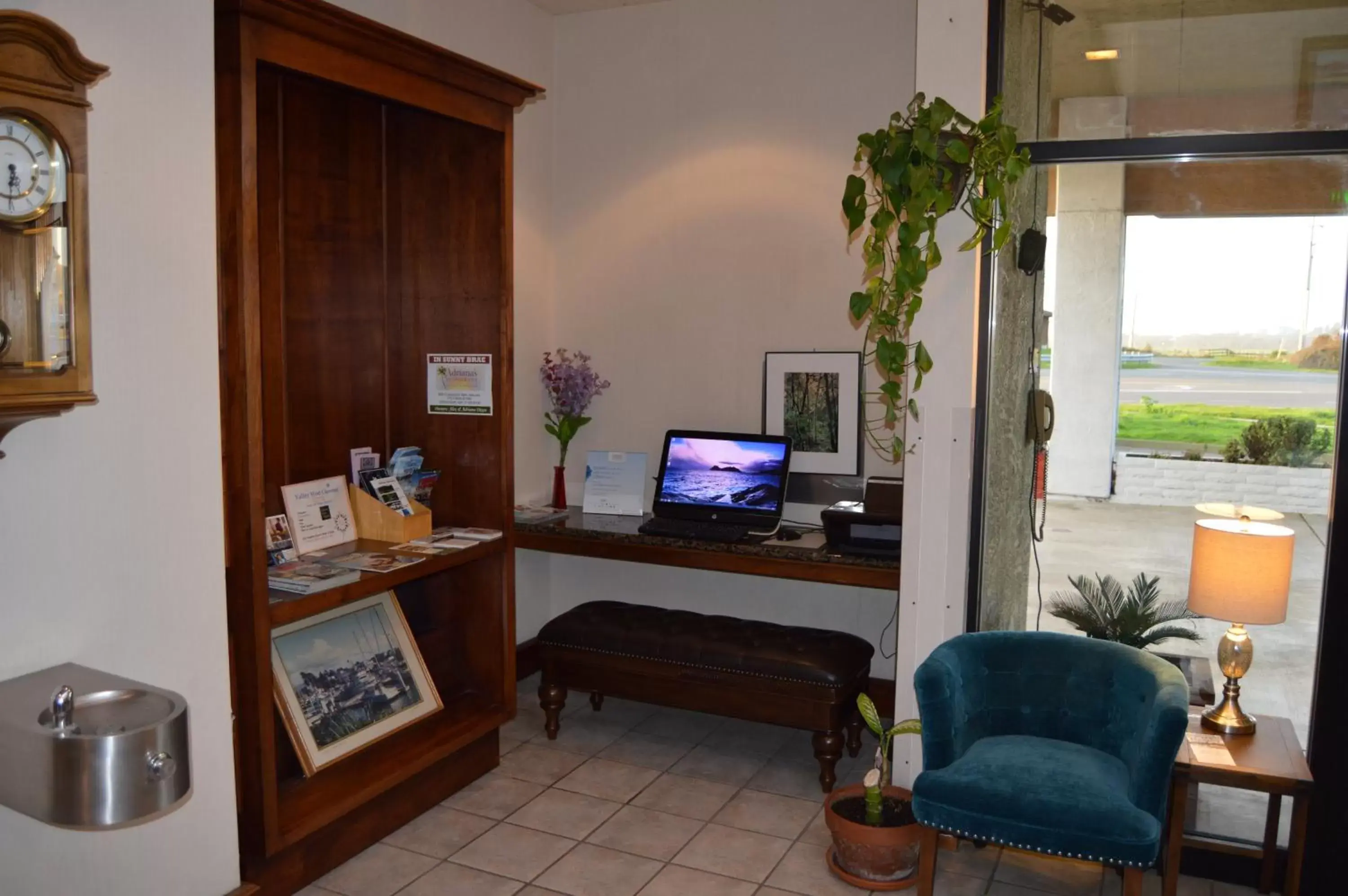 Lobby or reception in Ramada by Wyndham Arcata