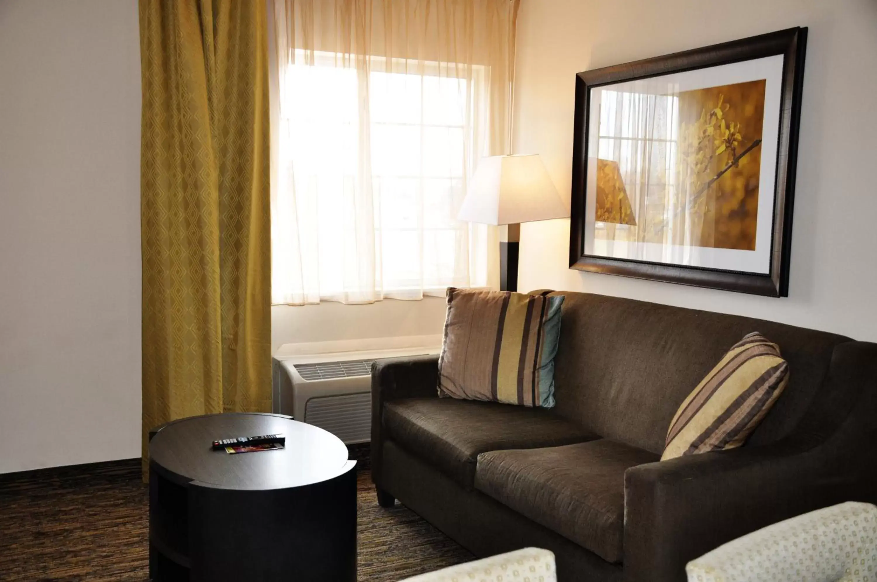 Photo of the whole room, Seating Area in Candlewood Suites Sterling, an IHG Hotel