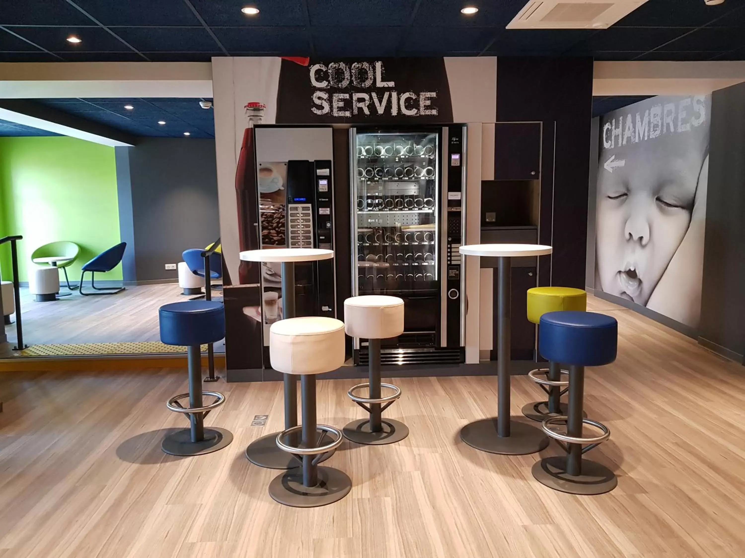 Lounge or bar in ibis budget Cahors