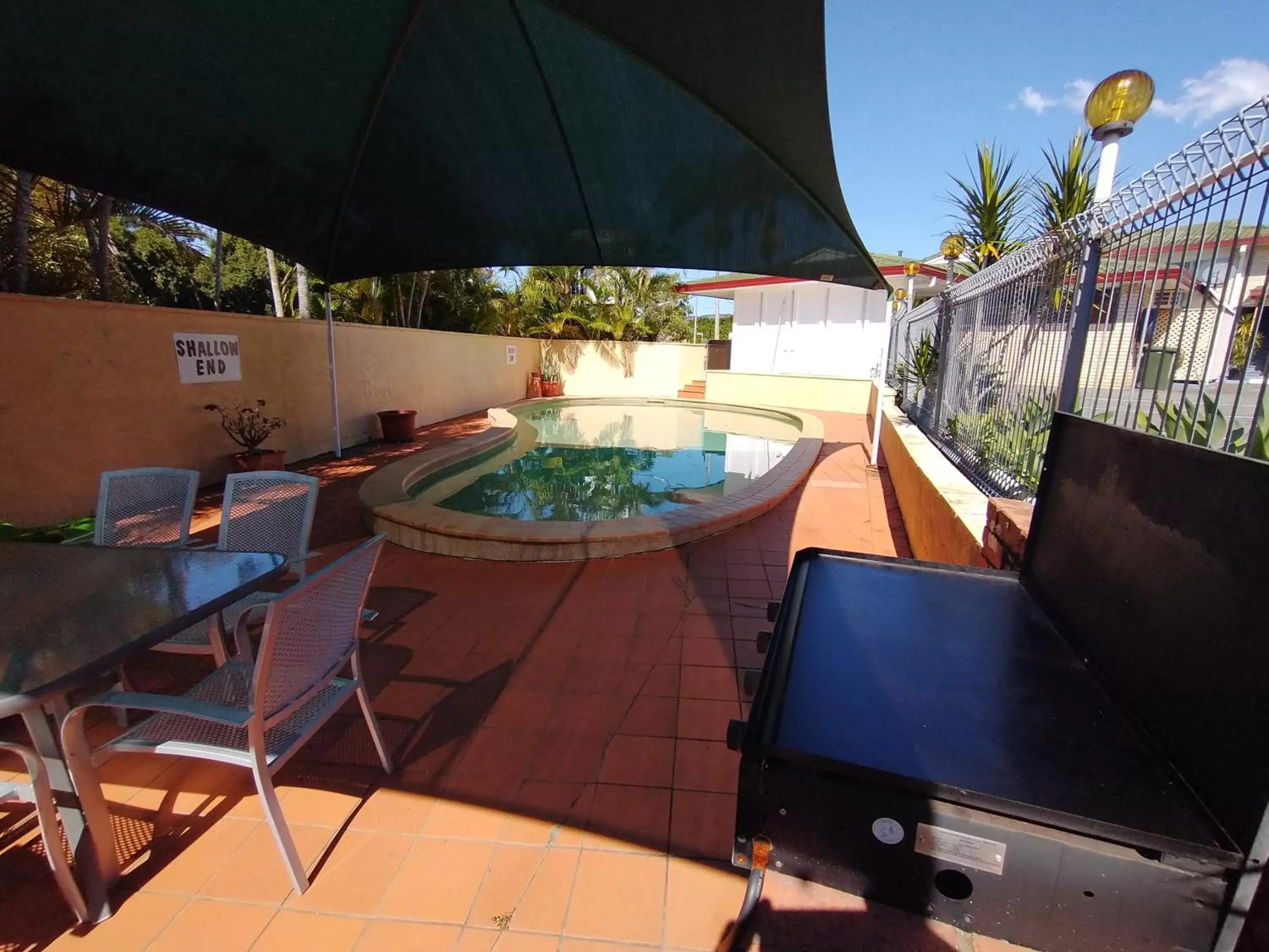 Swimming pool in Aspley Sunset Motel