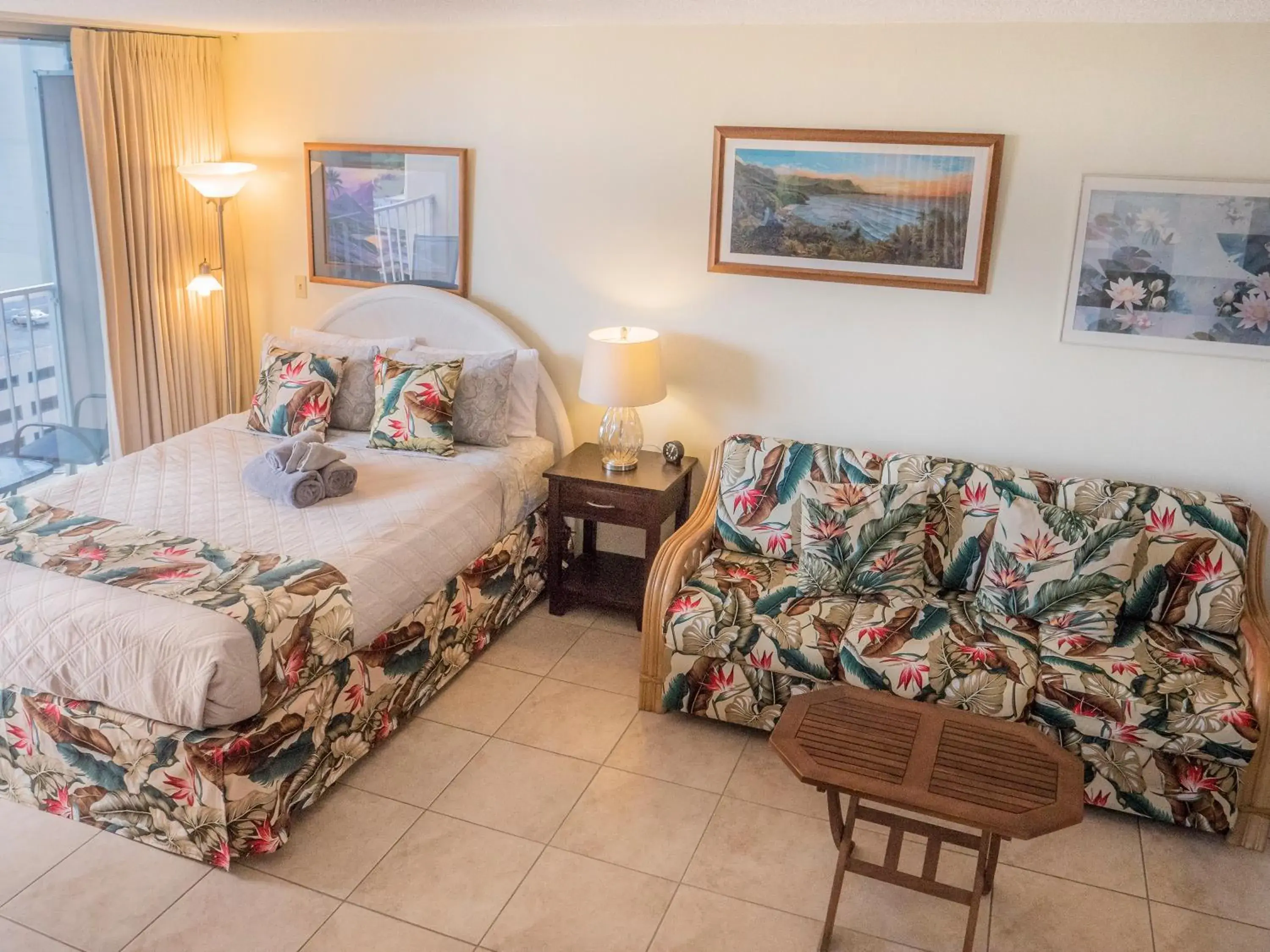 Bed in Tropical Studios at Marine Surf Waikiki - FREE PARKING - BEST LOCATION - FULL KITCHEN - SWIMMING POOL