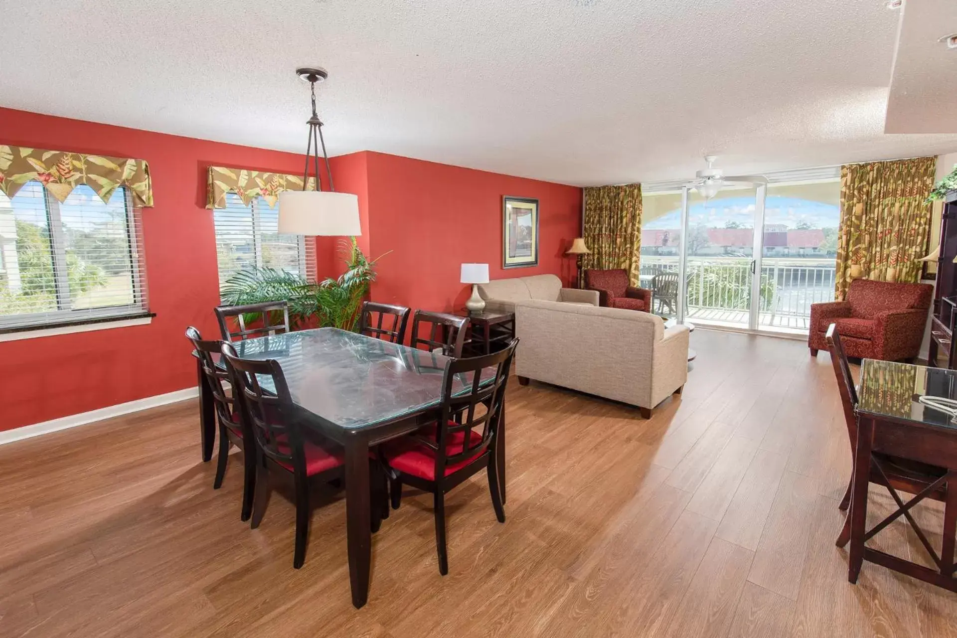 Dining Area in Barefoot Resort Golf & Yacht Club Villas