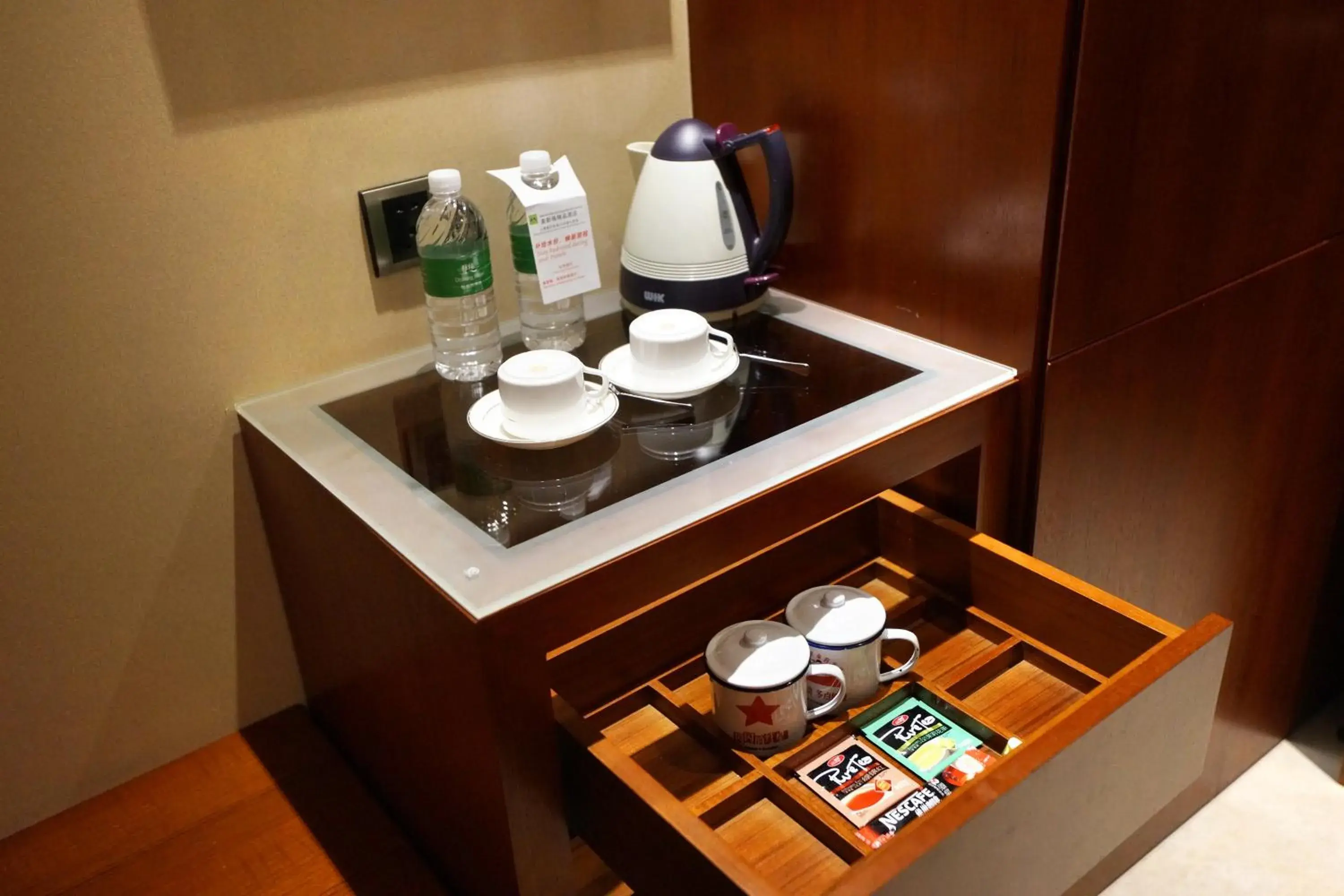 Coffee/tea facilities in Mai Xinge Boutique Hotel - Free shuttle buses are provided between PVG Airport and Disneyland Coffee/tea facilities in Mai Xinge Boutique Hotel - Free shuttle buses are provided between PVG Airport and Disneyland