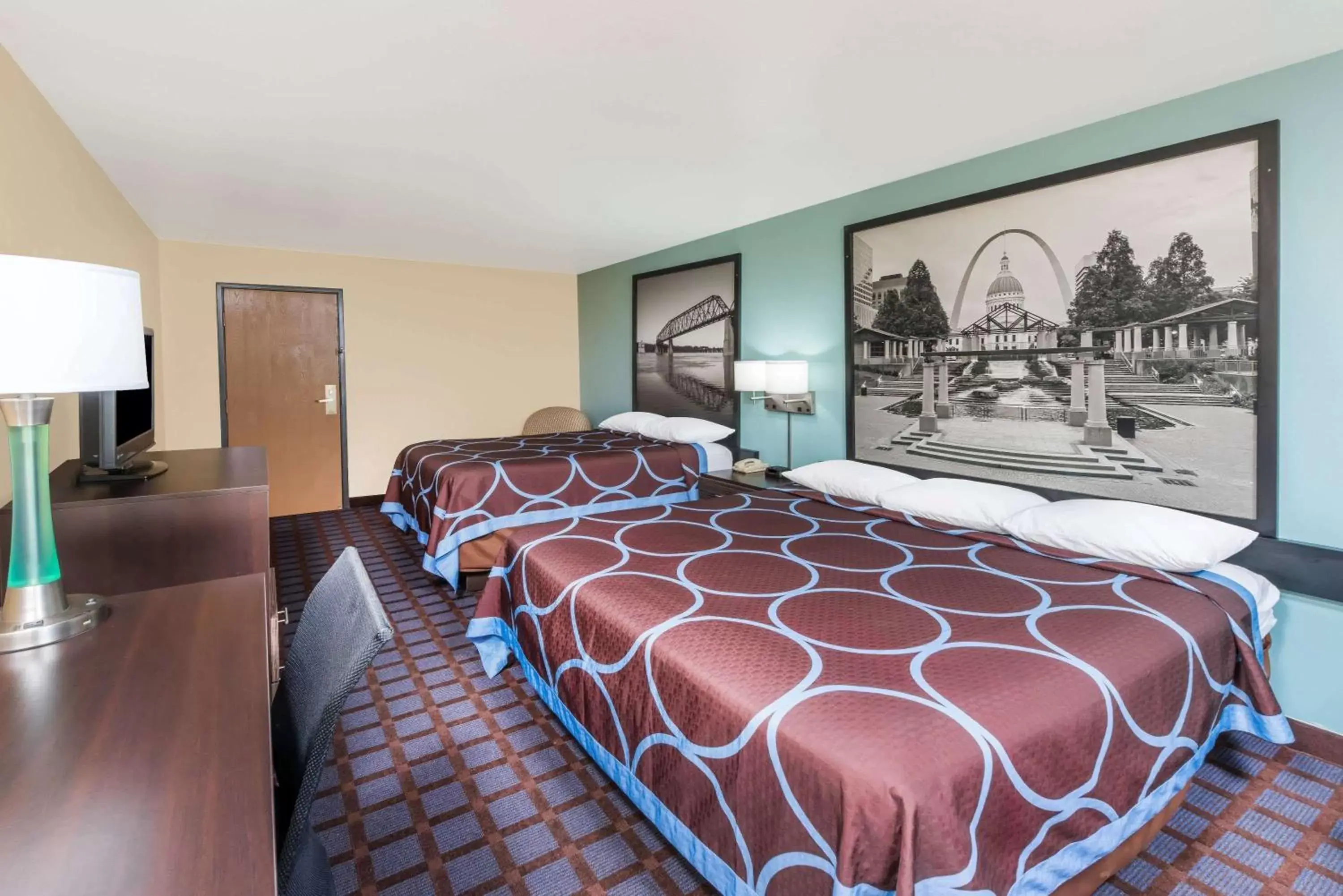 Bedroom, Bed in Super 8 by Wyndham Okawville