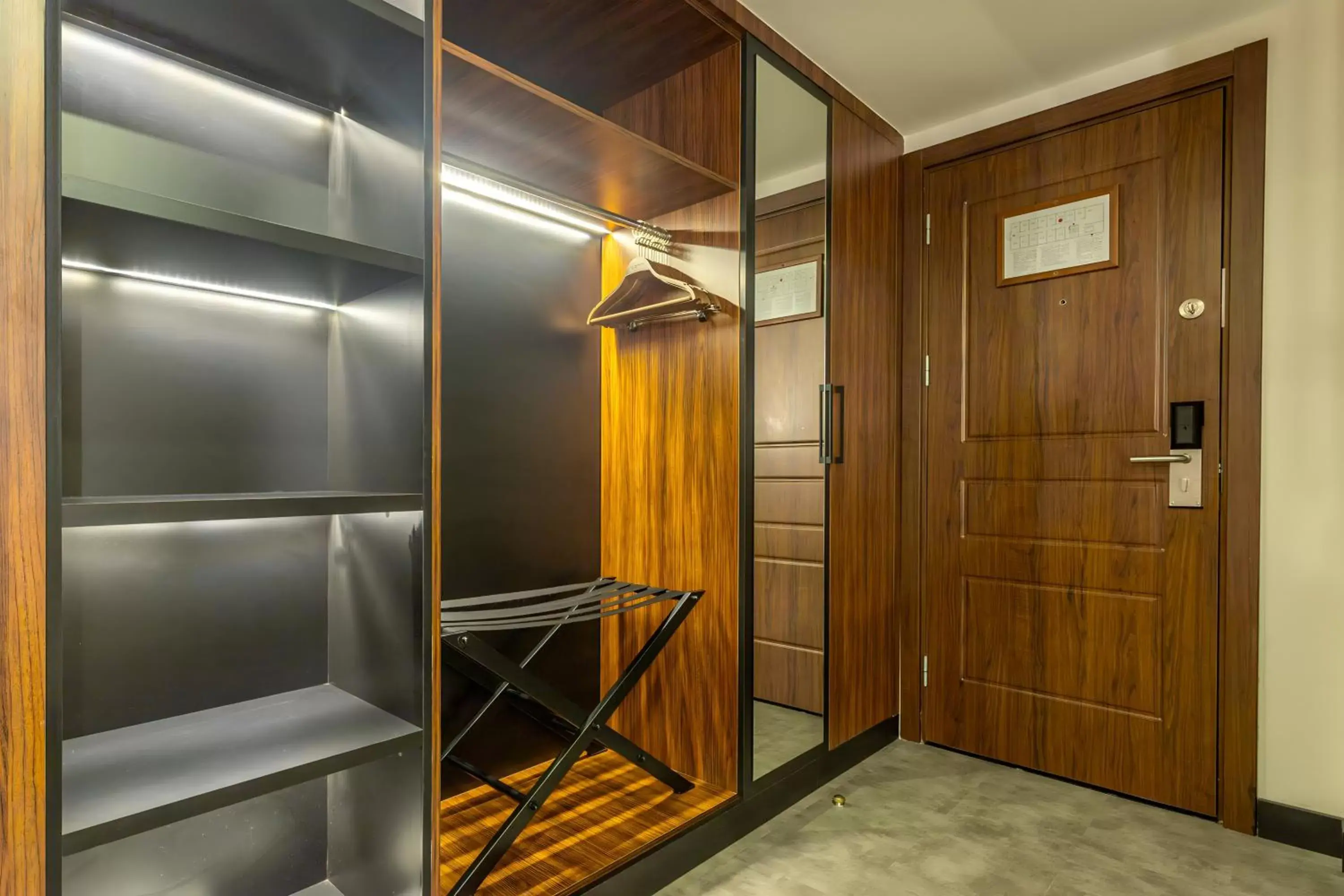 wardrobe in Best Western Plus Khan Hotel