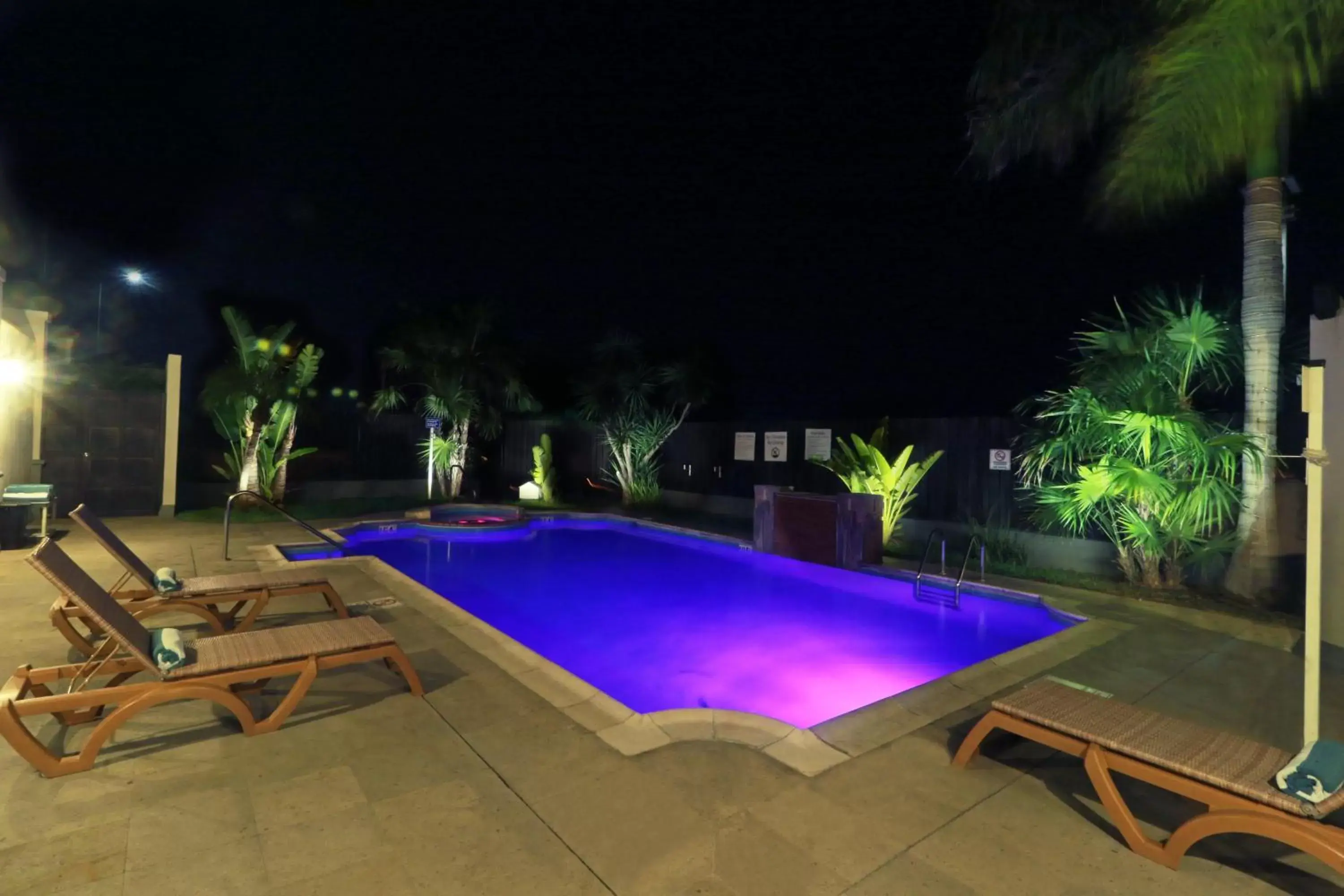 Swimming Pool in Holiday Inn Reynosa Industrial Poniente, an IHG Hotel