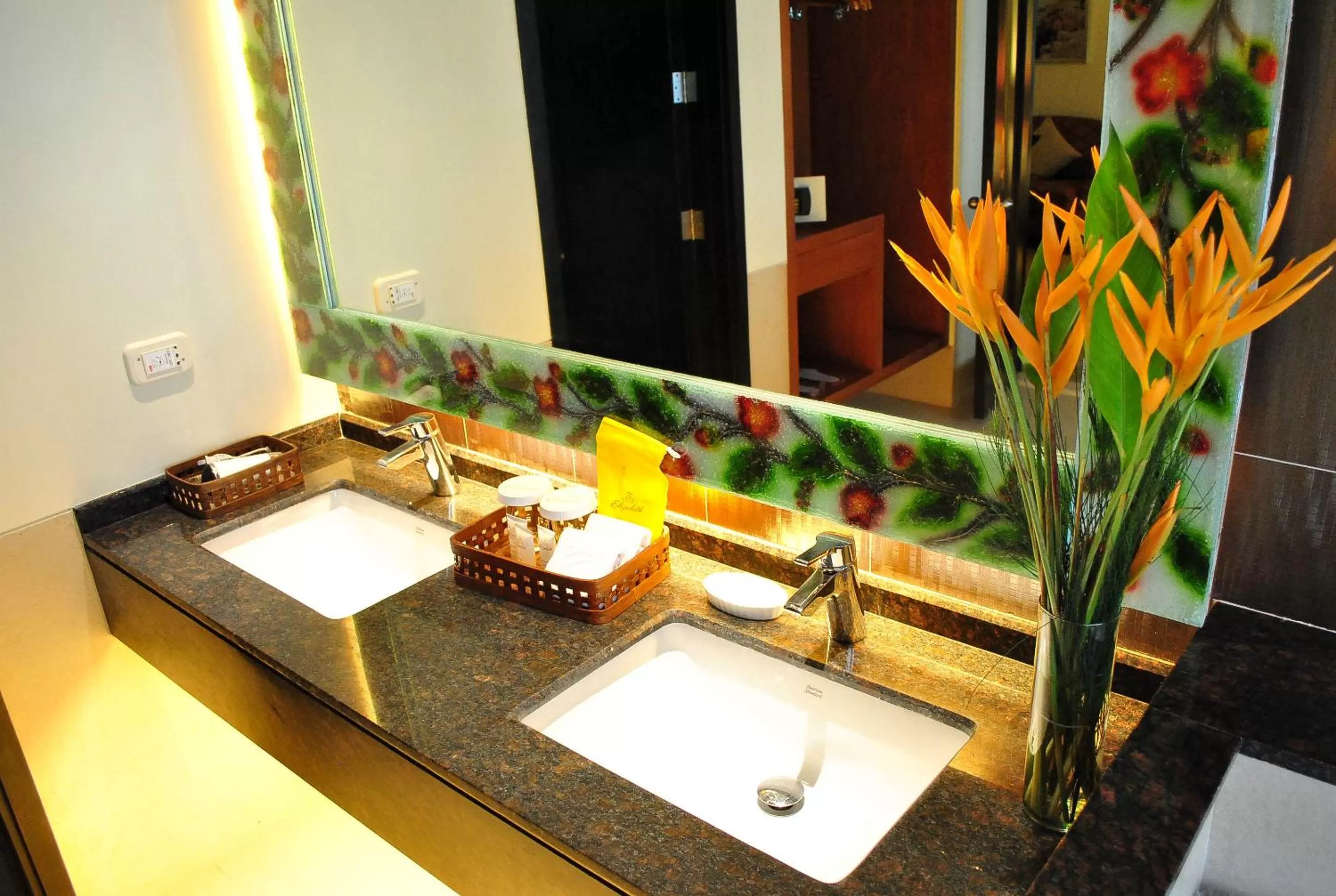 Bathroom in Hotel Elizabeth Cebu