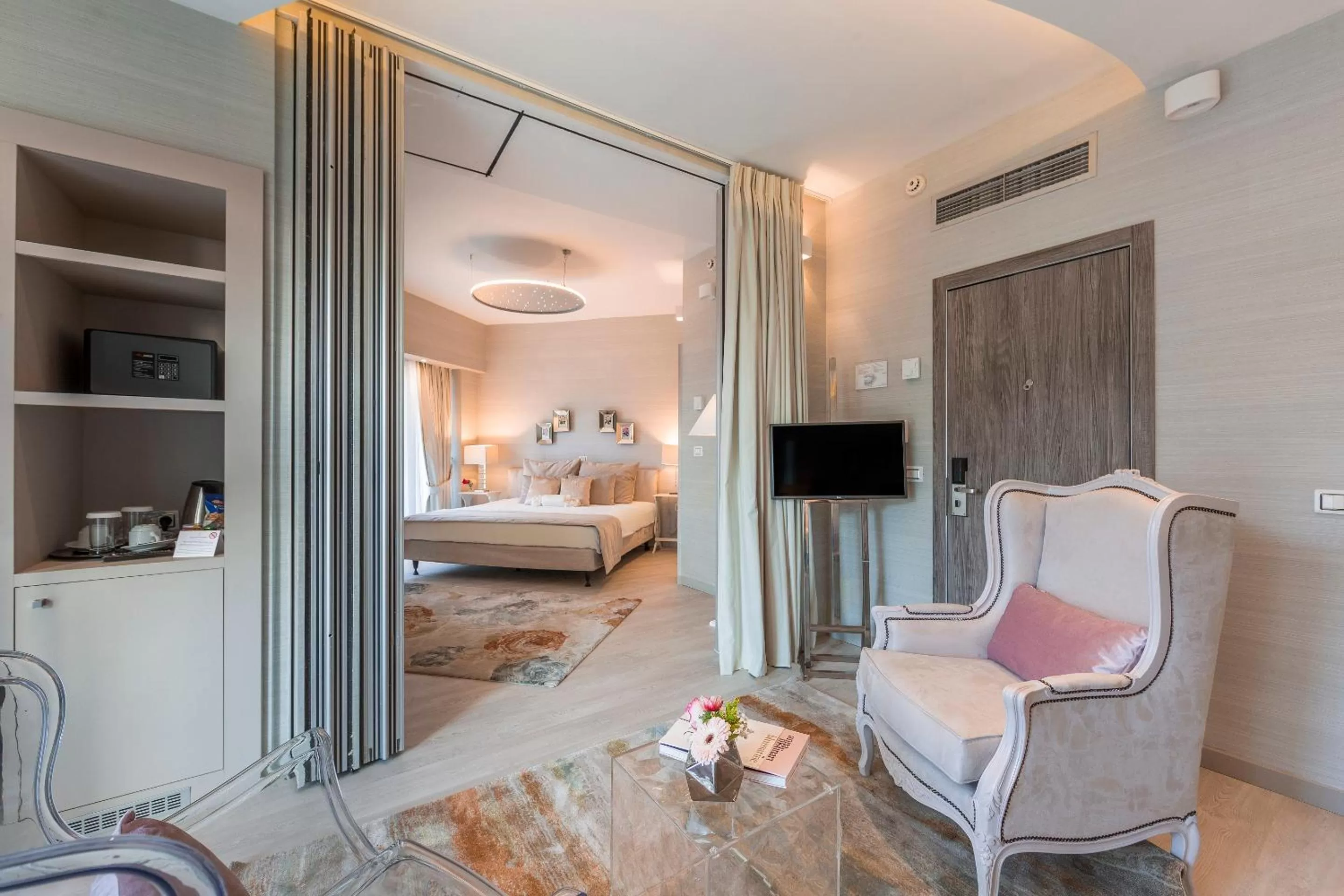 Restaurant/places to eat, Bed in St George Lycabettus Lifestyle Hotel