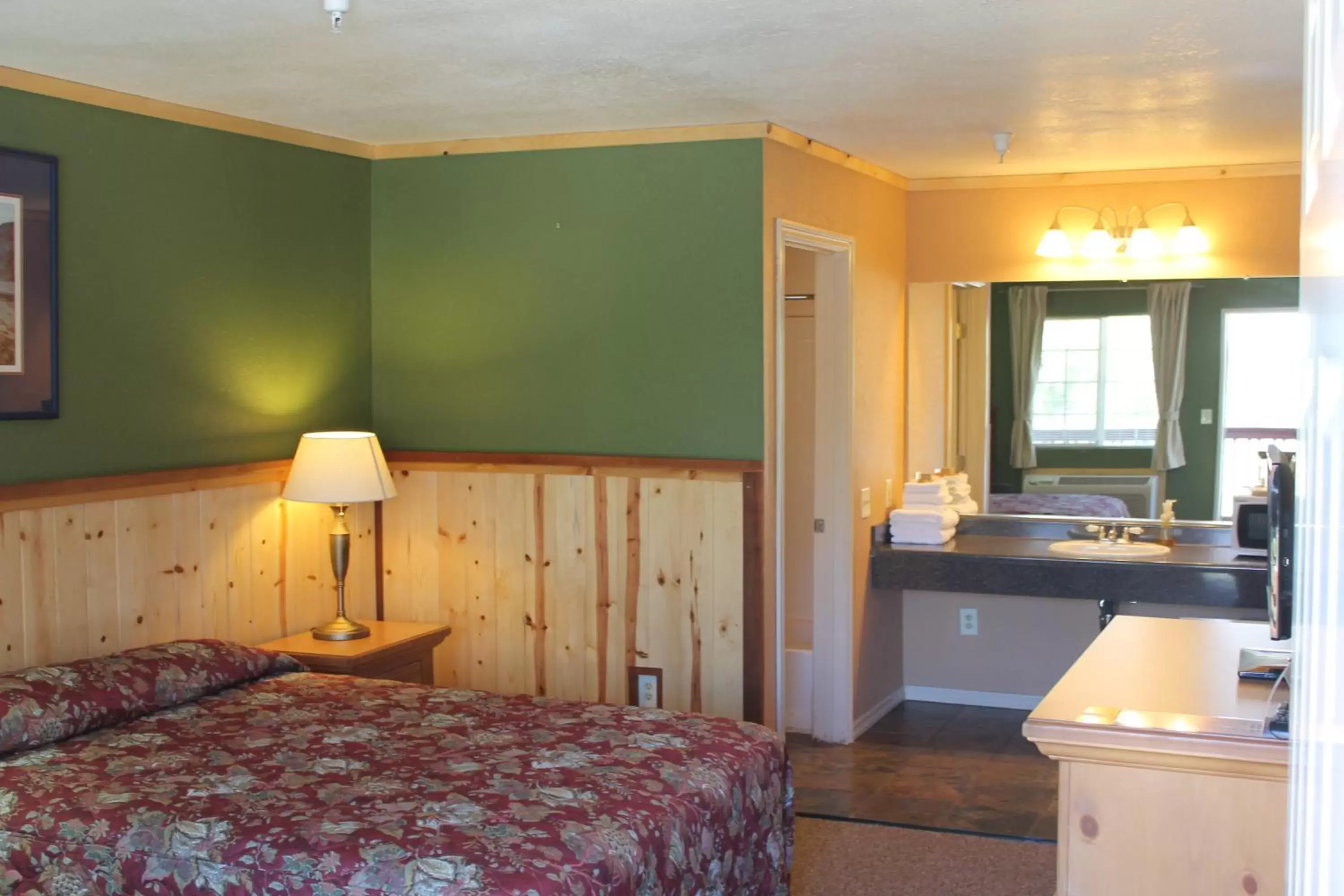 Photo of the whole room, Bathroom in Whitney Portal Hotel And Hostel