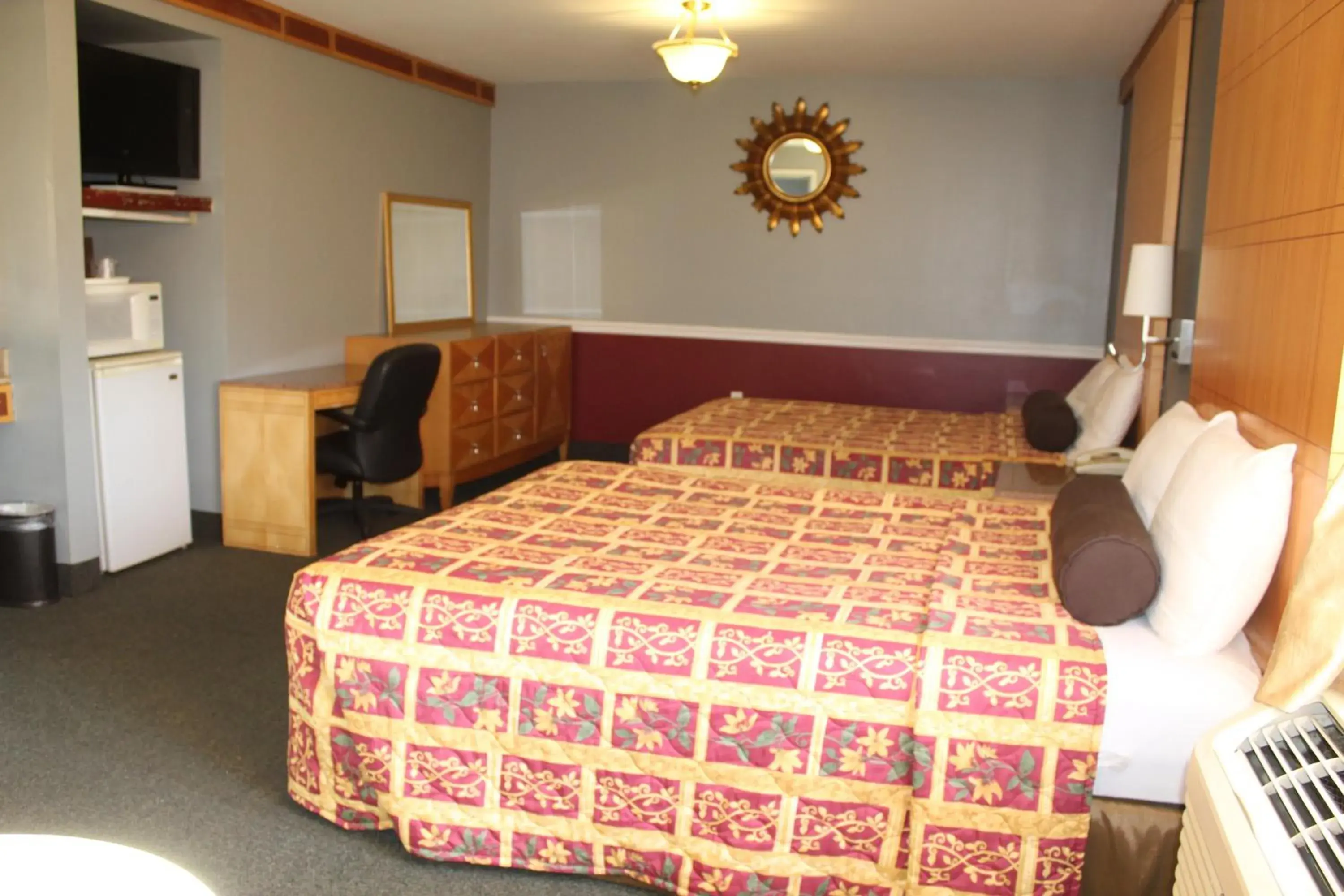 Bedroom, Bed in Liberty Inn