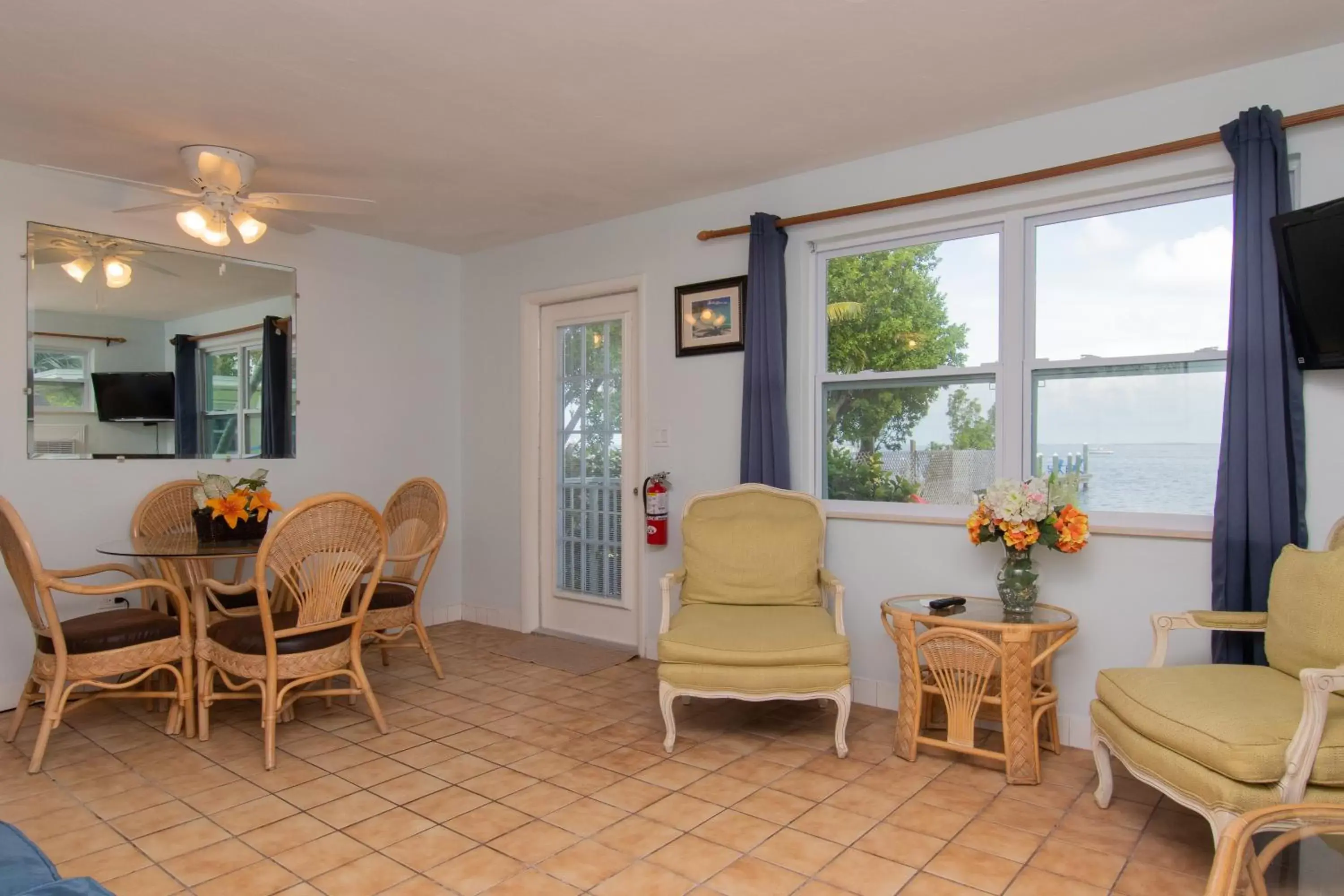 Seating Area in Sunset Cove Beach Resort