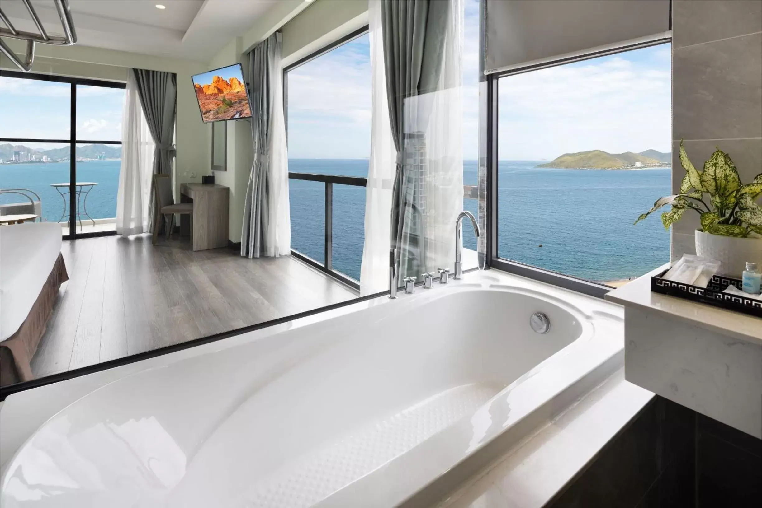 Bathroom, Sea View in Xavia Hotel