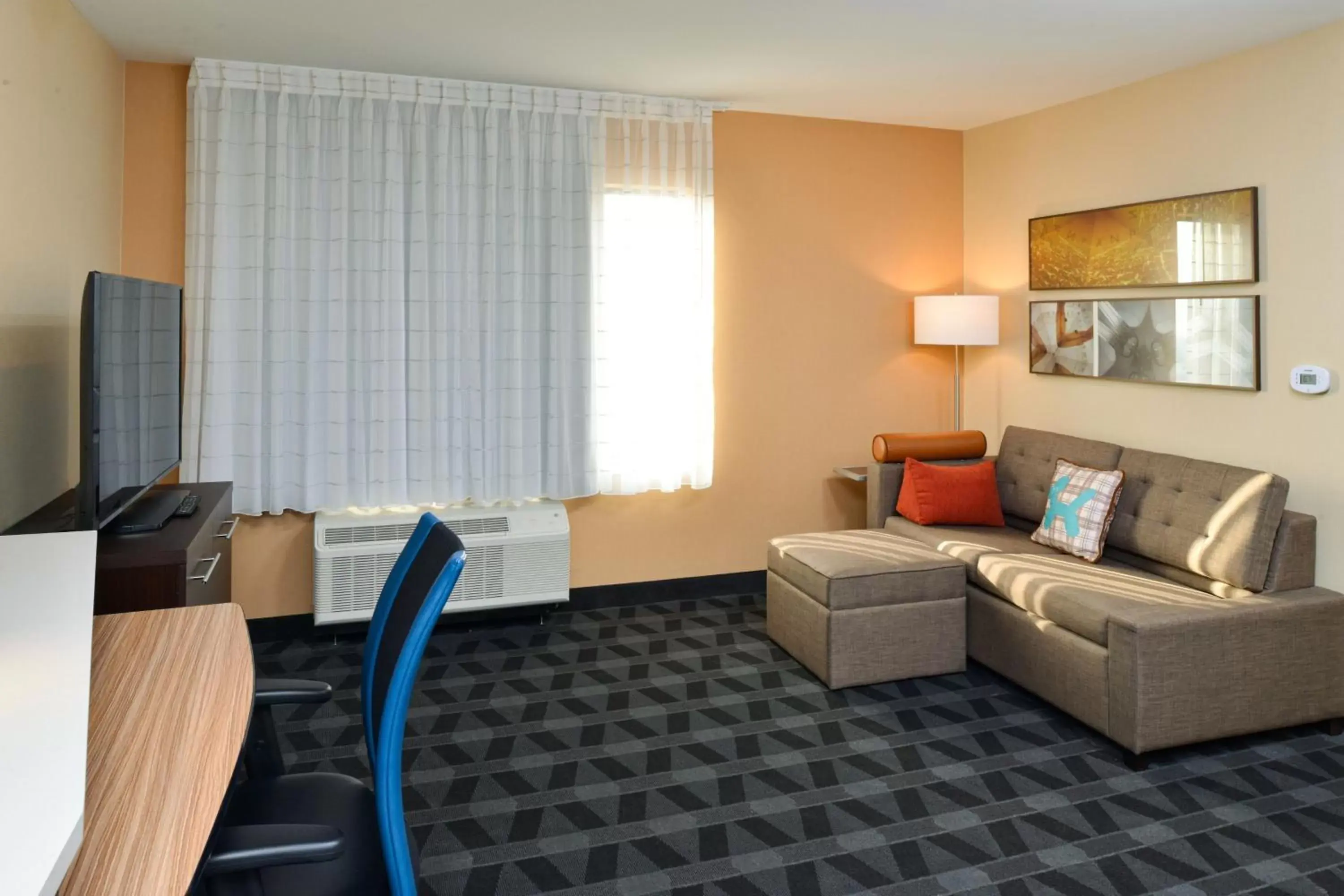 Bedroom, Seating Area in TownePlace Suites by Marriott Detroit Belleville