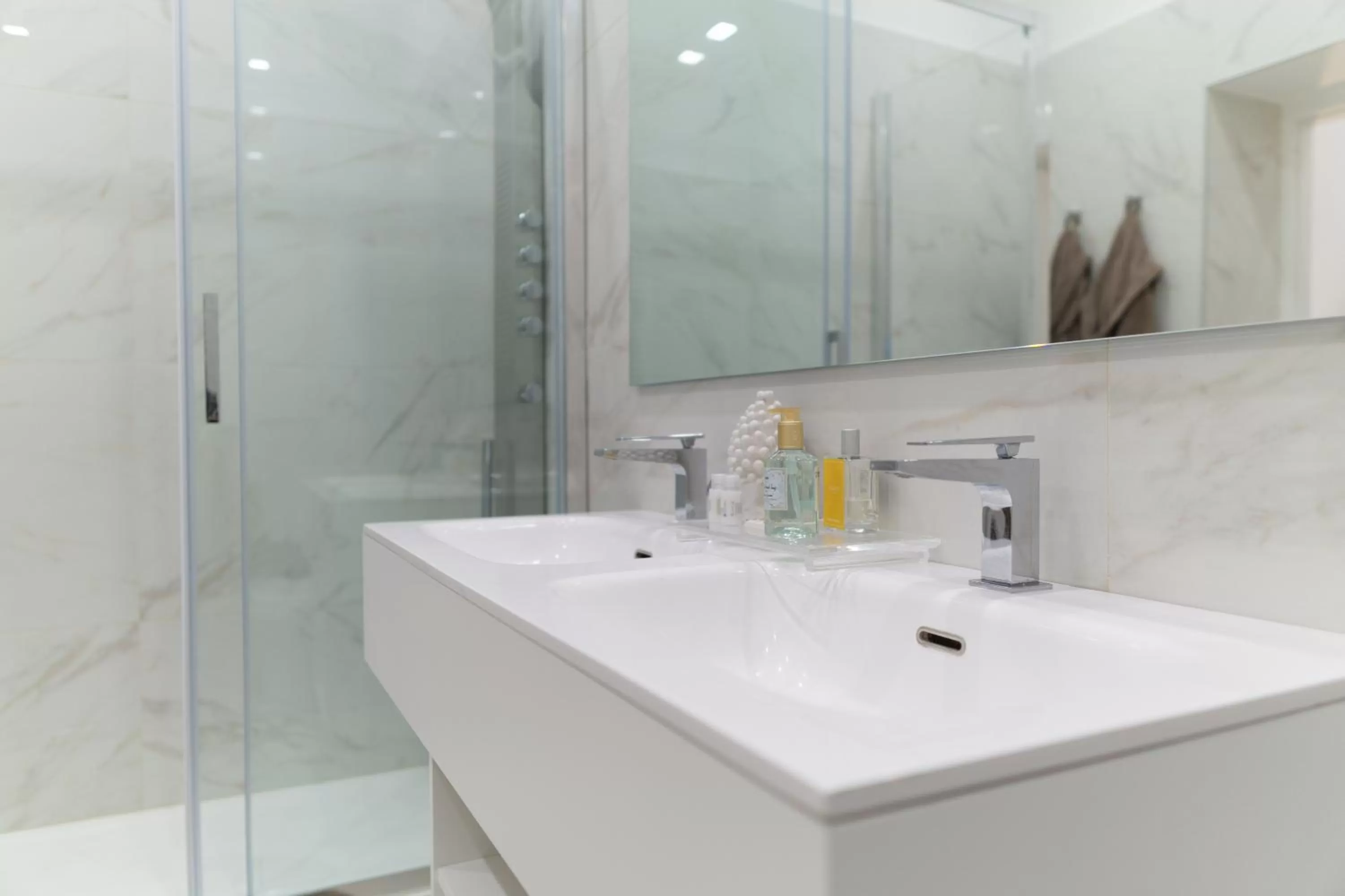 Bathroom in Suite Rodinò 24