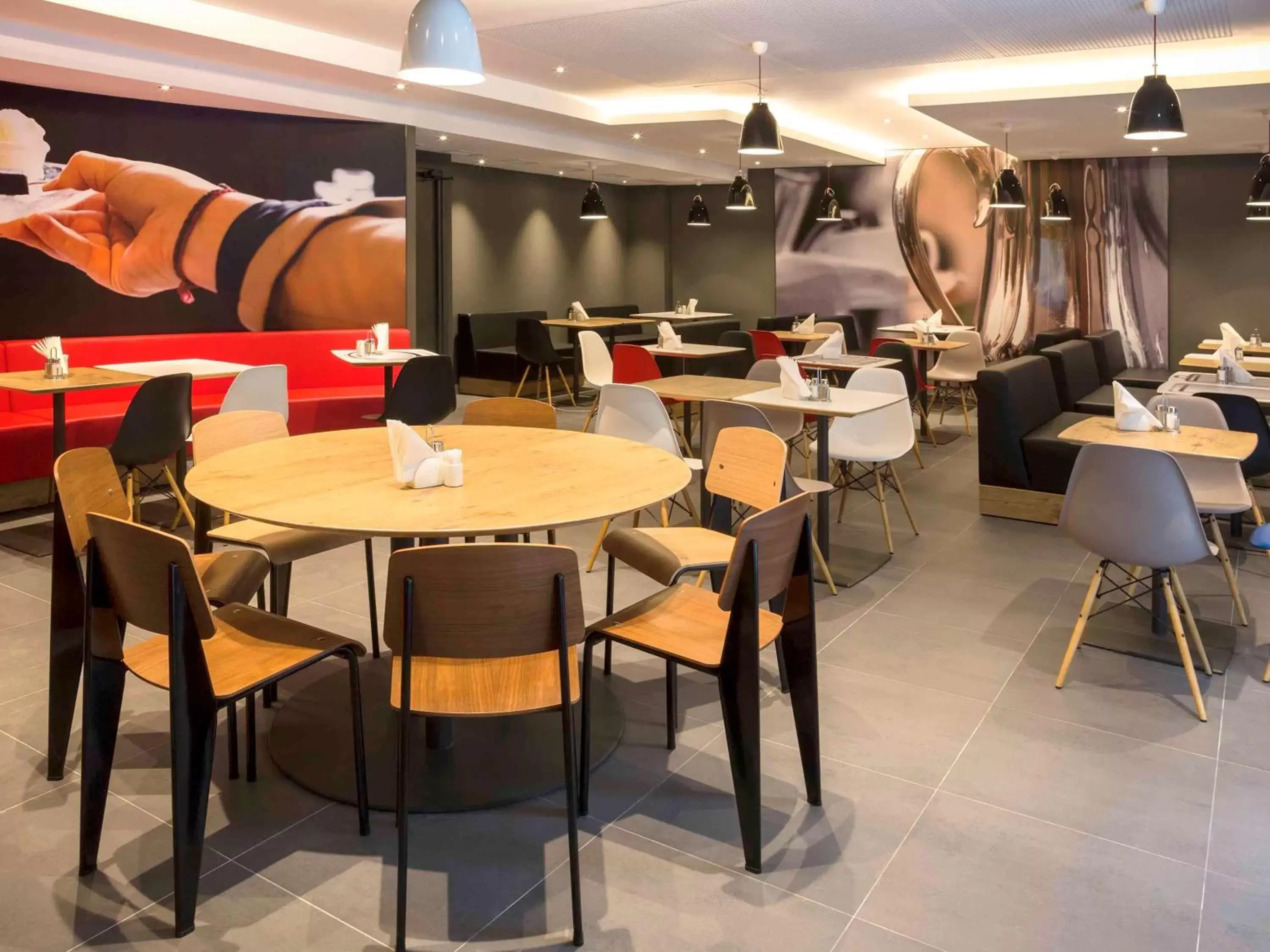 Restaurant/Places to Eat in ibis Yerevan Center