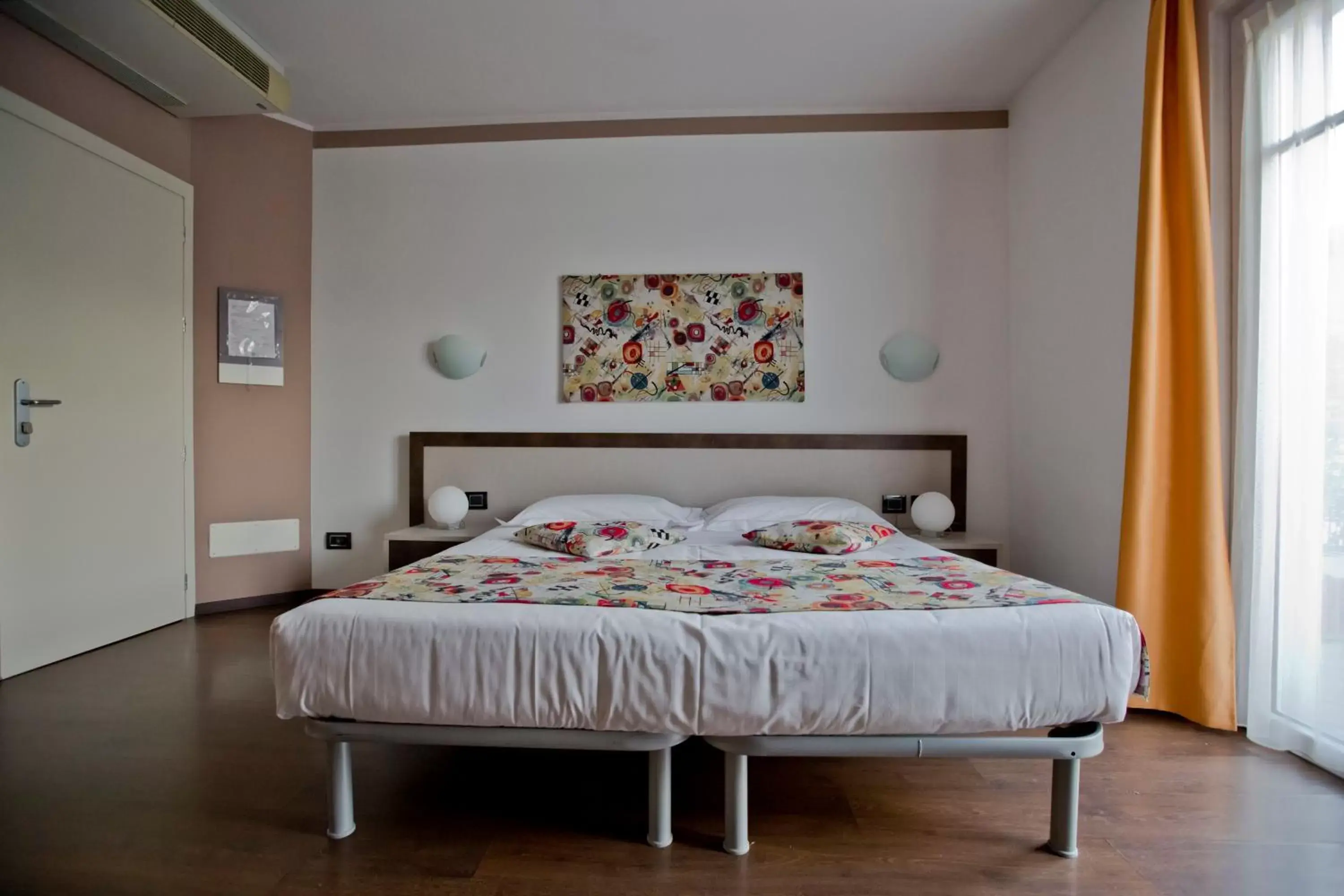 Bed in Hotel Lago di Como