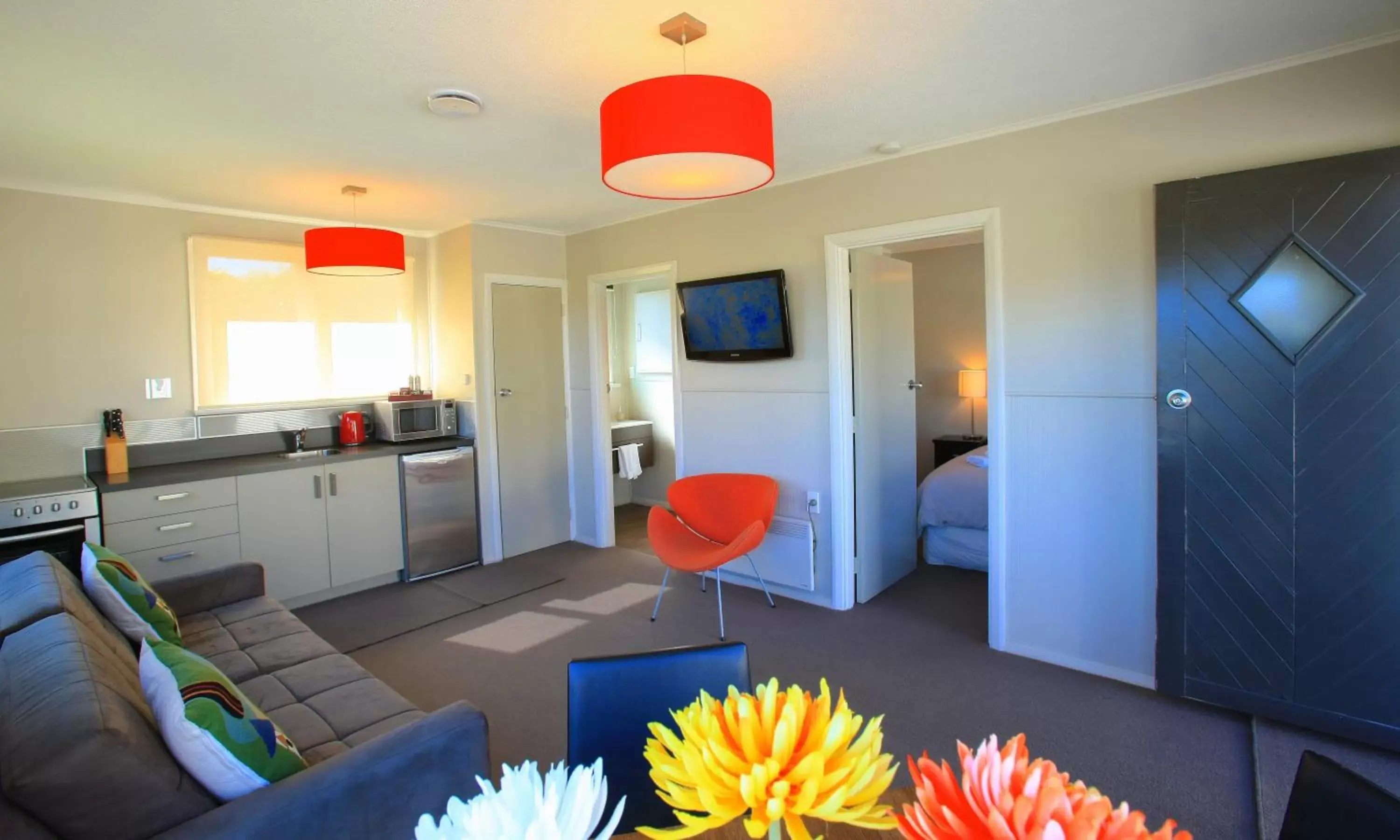 Kitchen or kitchenette, Seating Area in Wanaka View Motel