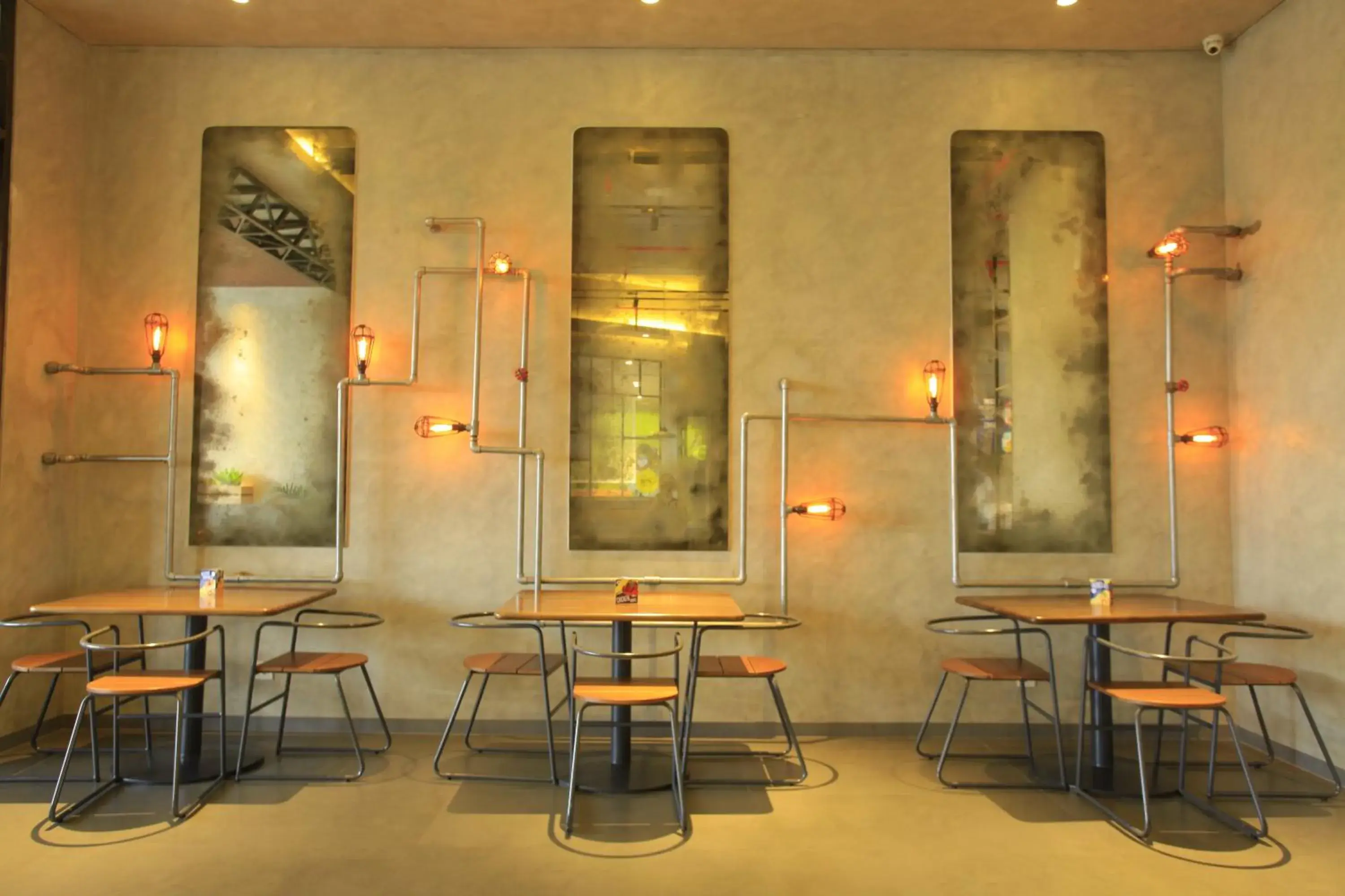 Lounge or bar, Restaurant/Places to Eat in Yello Hotel Jemursari