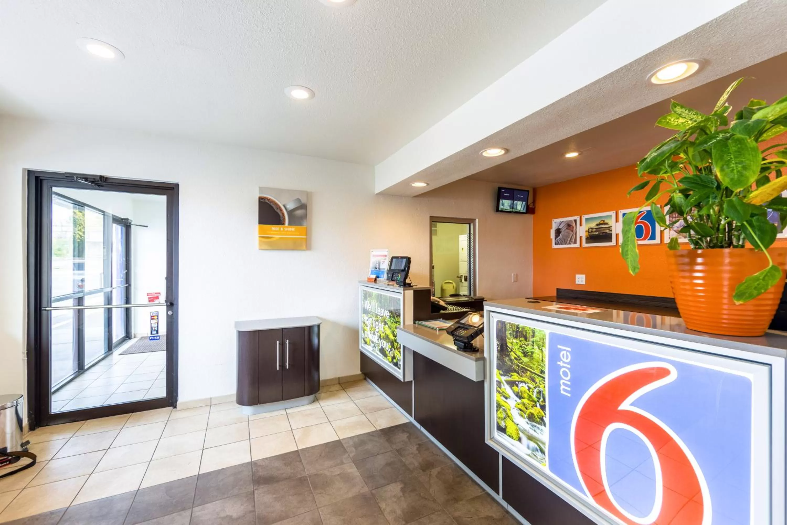 Lobby or reception in Motel 6-Klamath Falls, OR