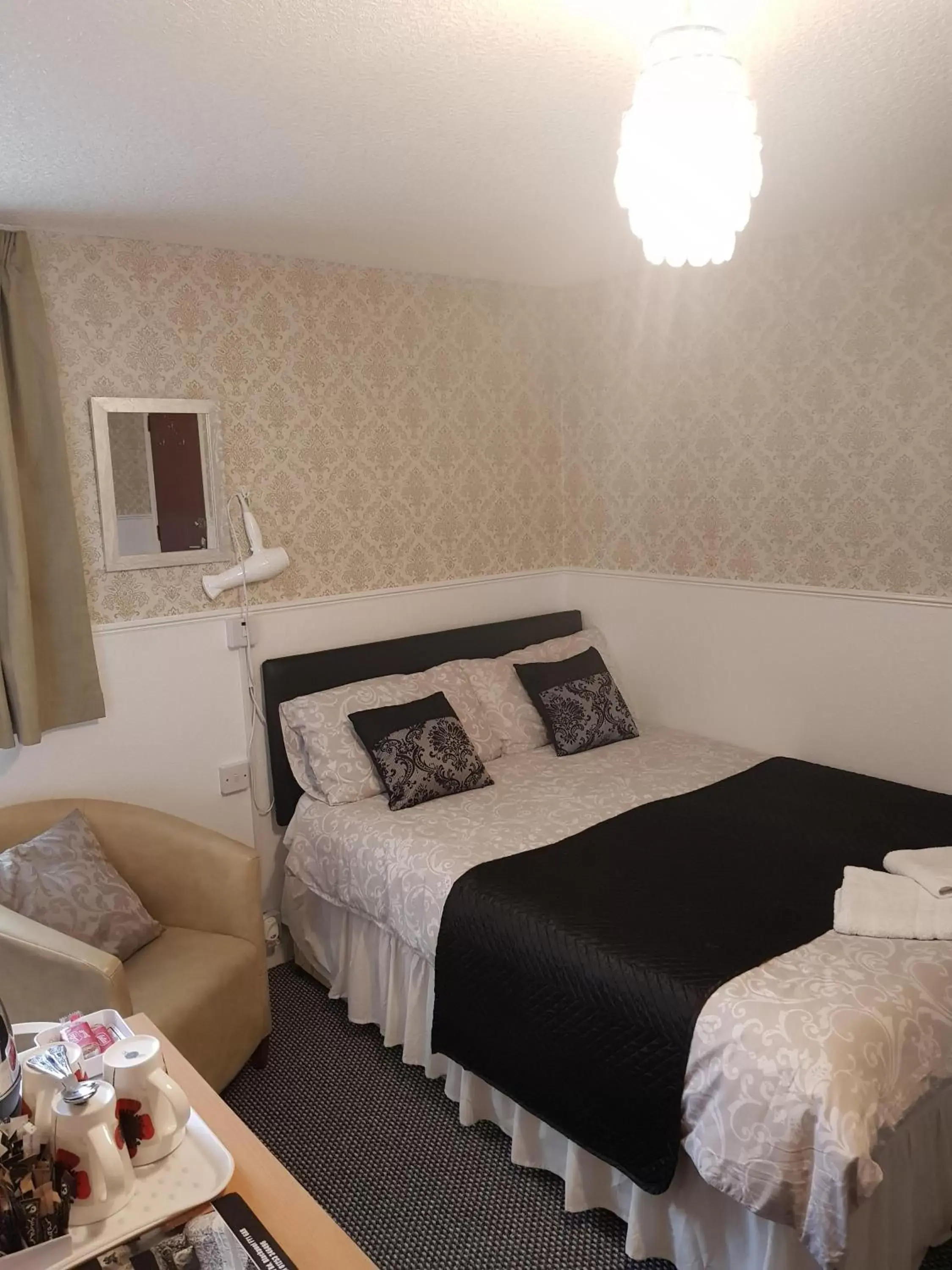 Triple Room with Shower in Thornhill Blackpool