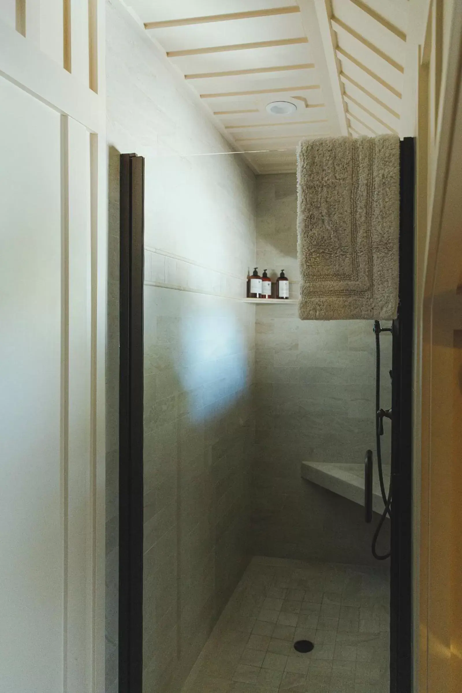 Shower, Bathroom in Noyo Harbor Inn