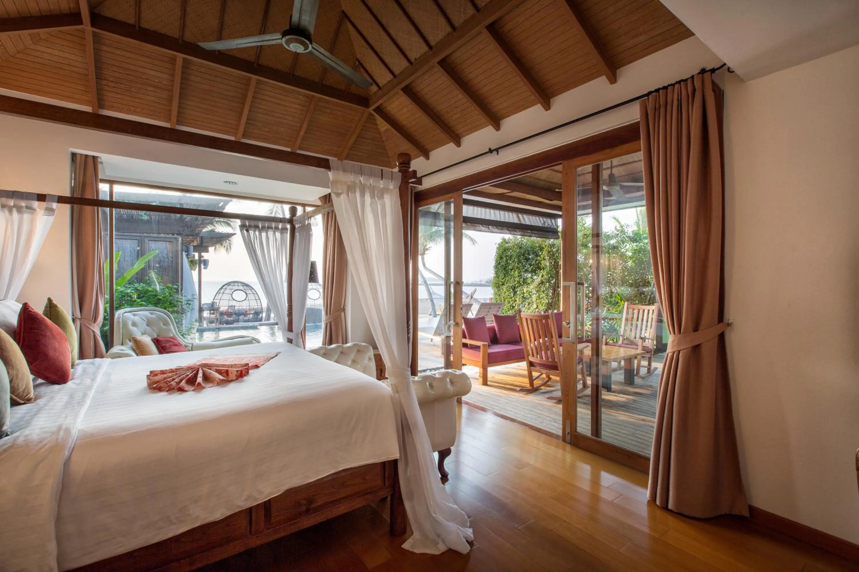 Bed in Tango Luxe Beach Villa, Koh Samui