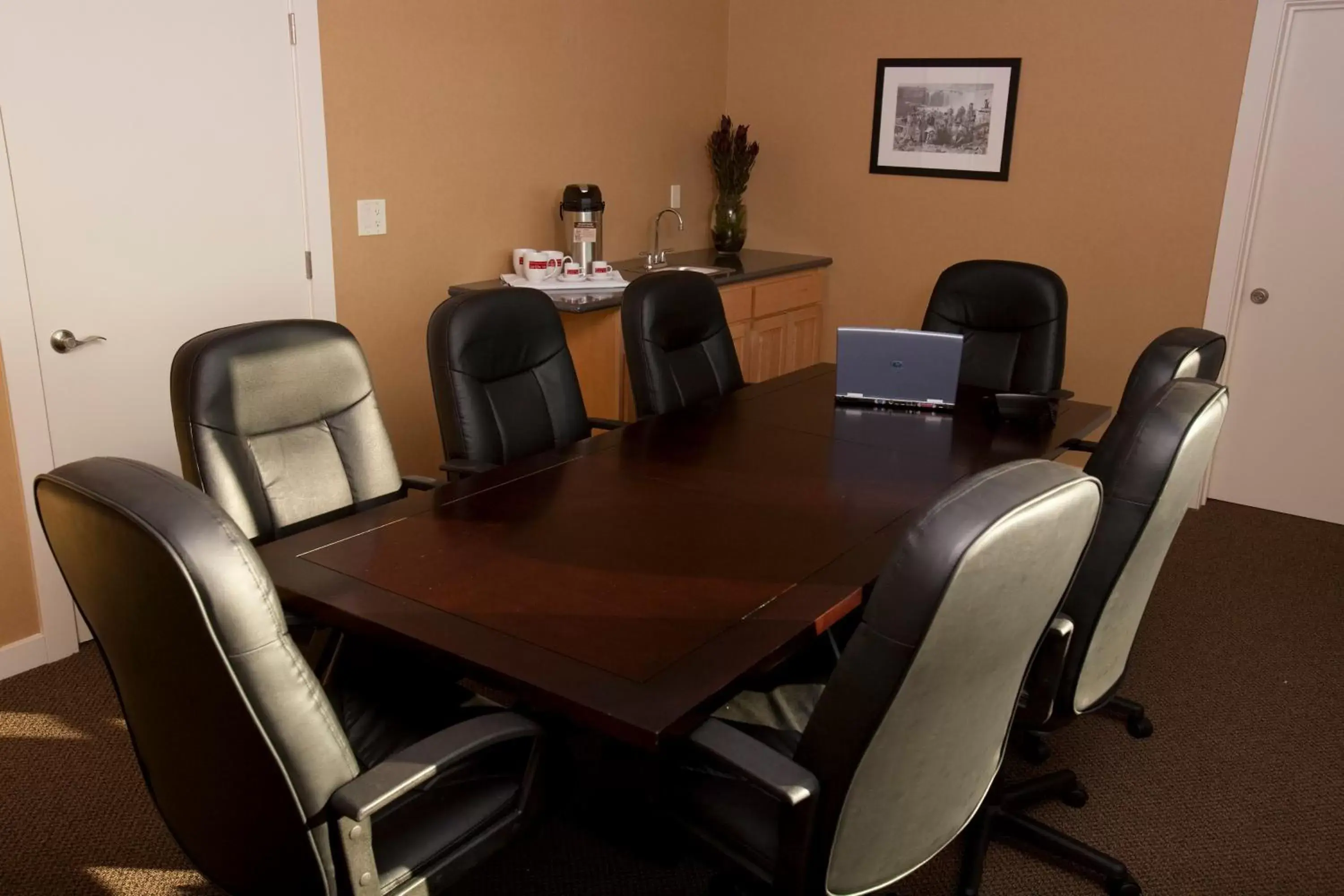 Business facilities in Celilo Inn