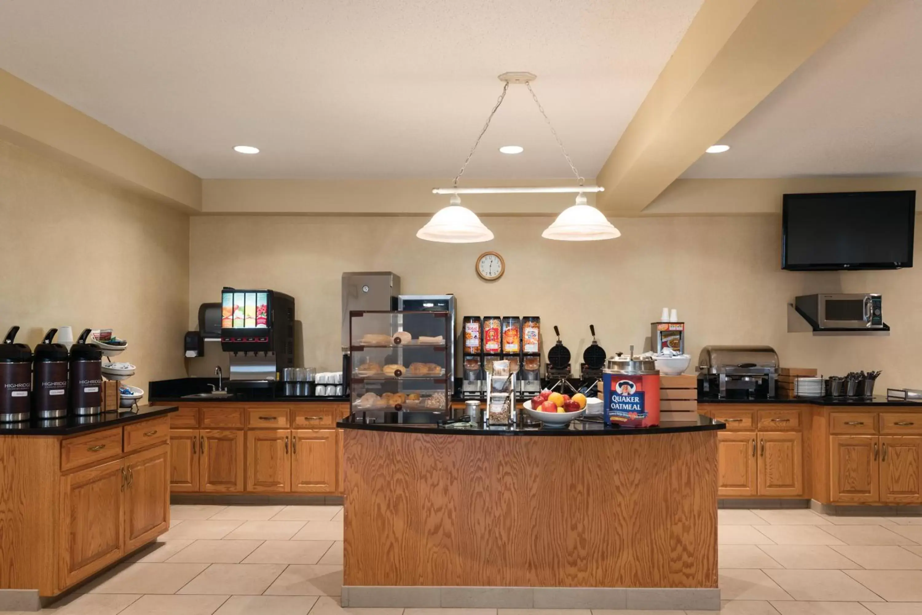 Food in Country Inn & Suites by Radisson, Mankato Hotel and Conference Center, MN