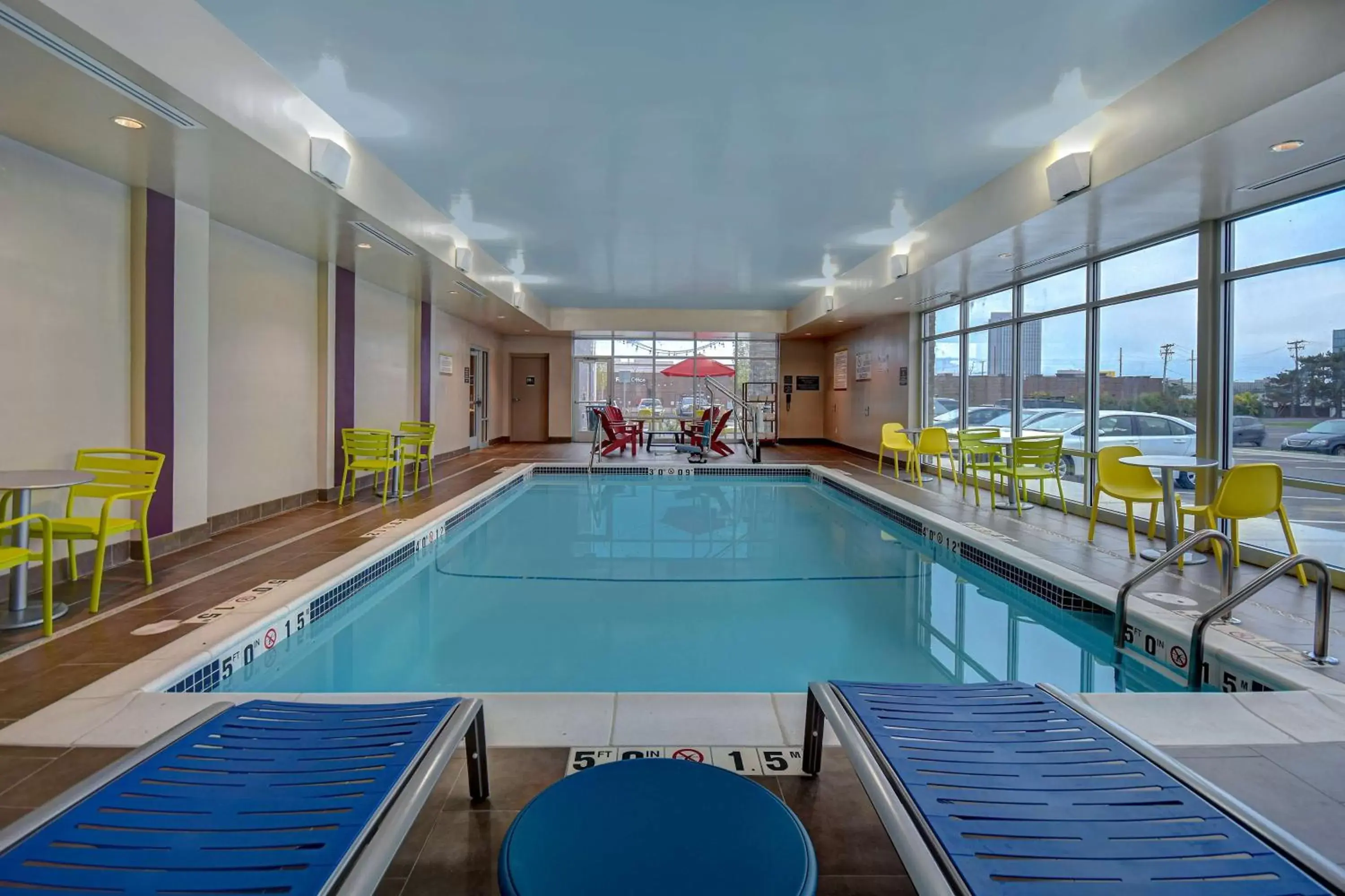 Swimming pool in Home2 Suites By Hilton Detroit-Troy, Mi