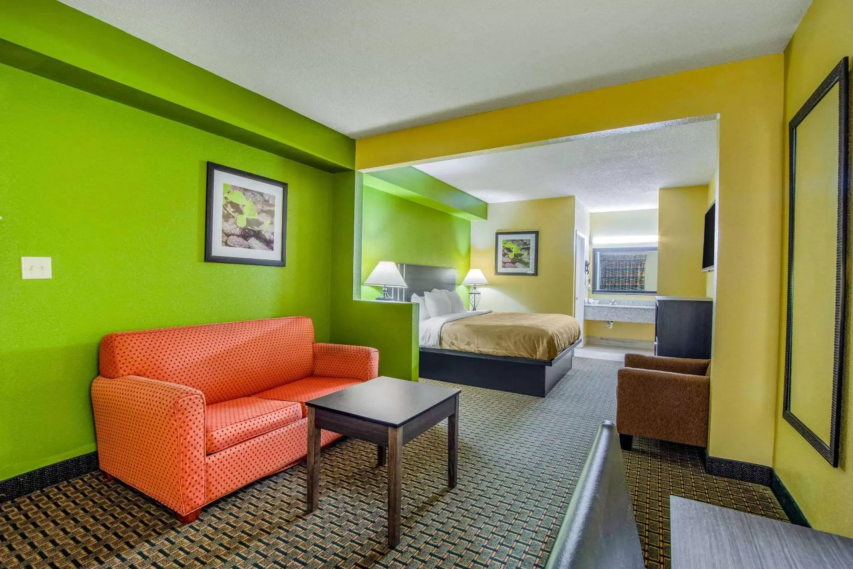 Photo of the whole room, Seating Area in Quality Inn West Columbia - Cayce