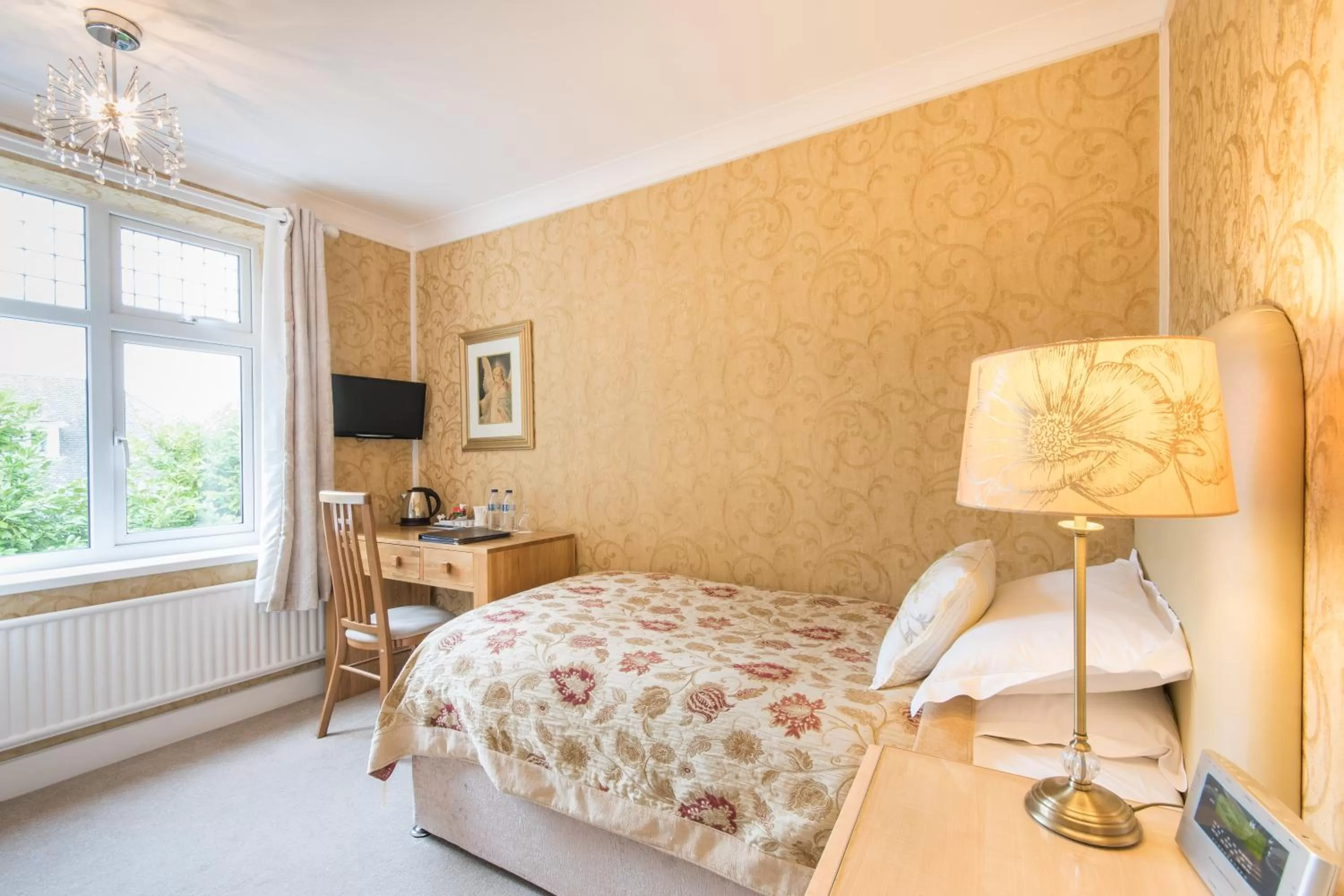 Bed in Grovefield Manor